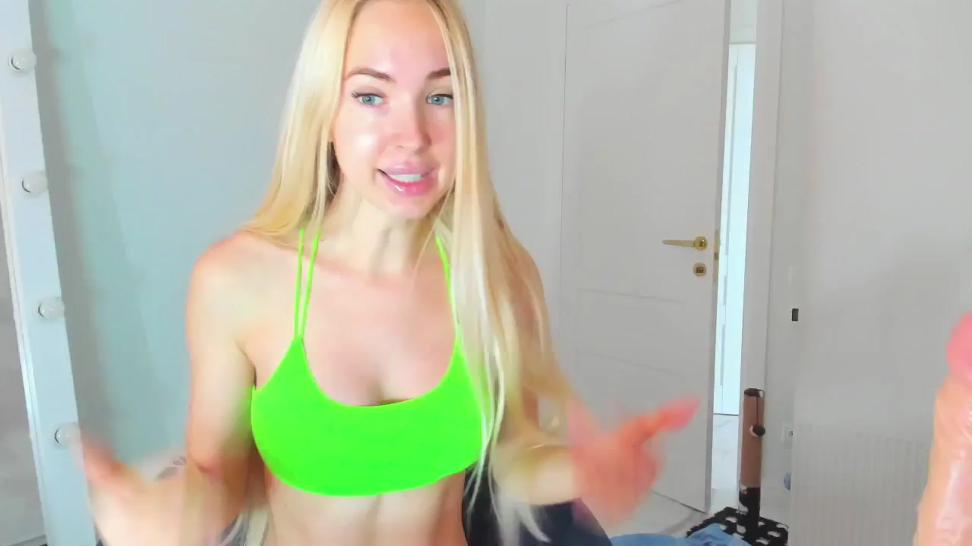 Gallery image thumbnail from ForeverBarbie's myfreecams stream on, 11/08/2024, 10:06 image 2 of 20