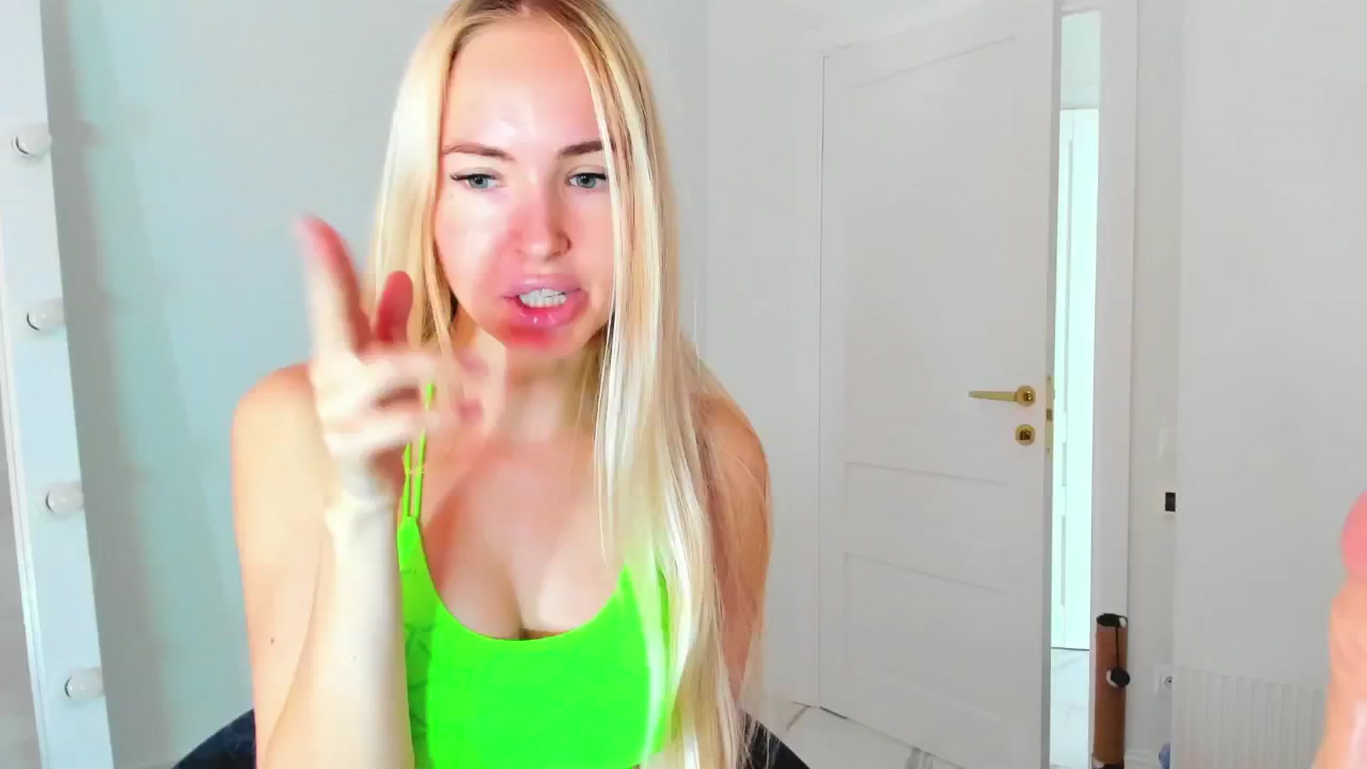 Gallery image thumbnail from ForeverBarbie's myfreecams stream on, 11/08/2024, 10:06 image 1 of 20
