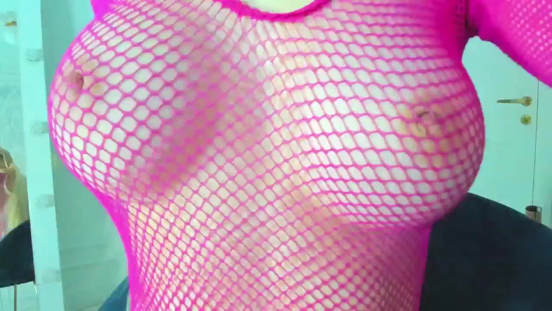 Gallery image thumbnail from ForeverBarbie's myfreecams stream on, 11/11/2024, 05:32 image 1 of 20