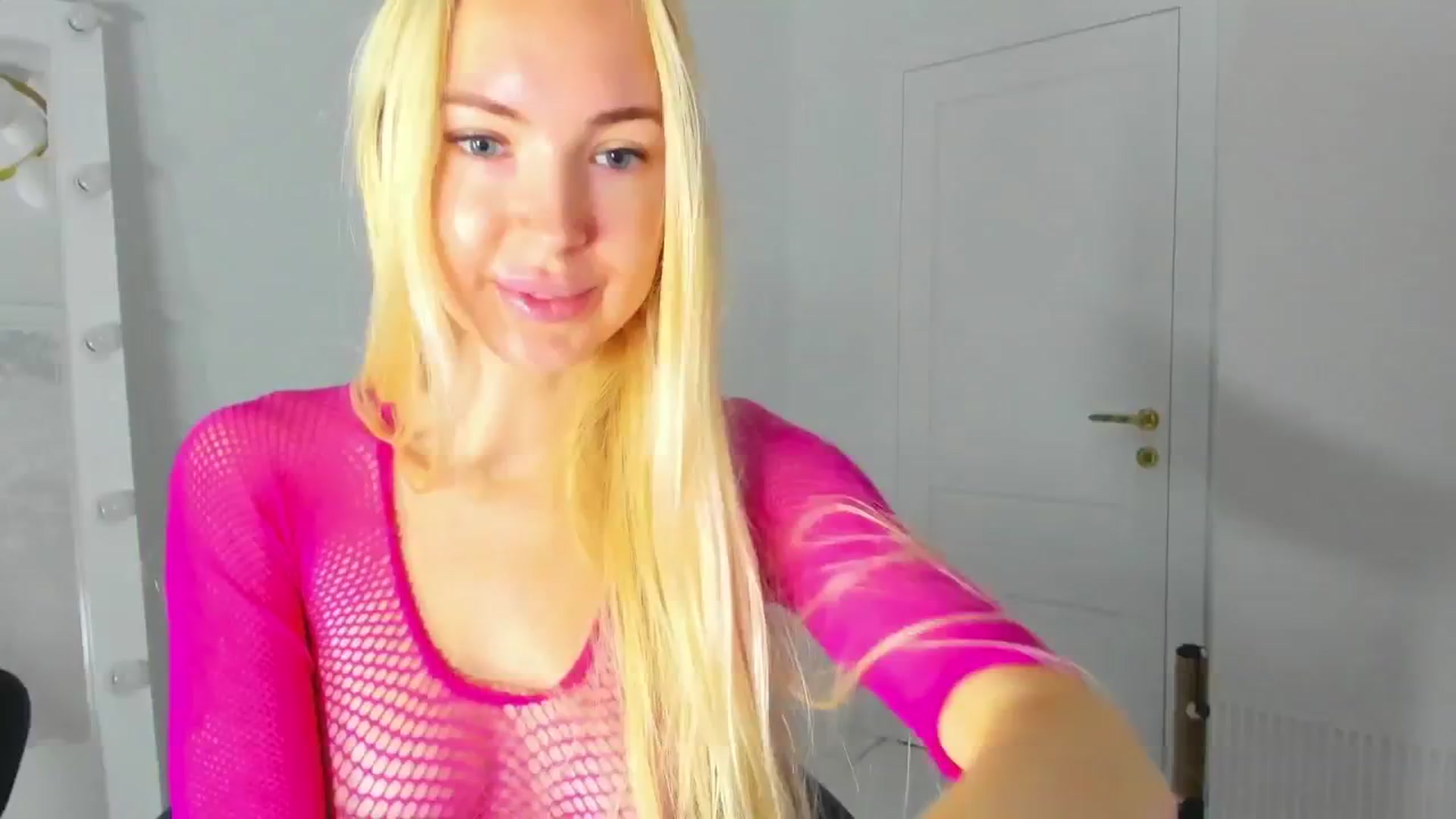 Gallery image thumbnail from ForeverBarbie's myfreecams stream on, 11/11/2024, 07:50 image 15 of 20