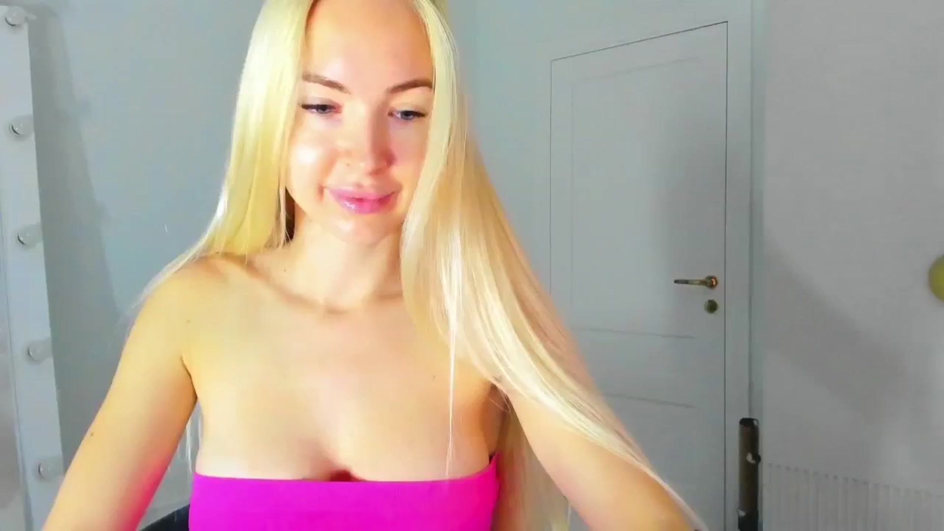 Gallery image thumbnail from ForeverBarbie's myfreecams stream on, 11/13/2024, 04:46 image 20 of 20