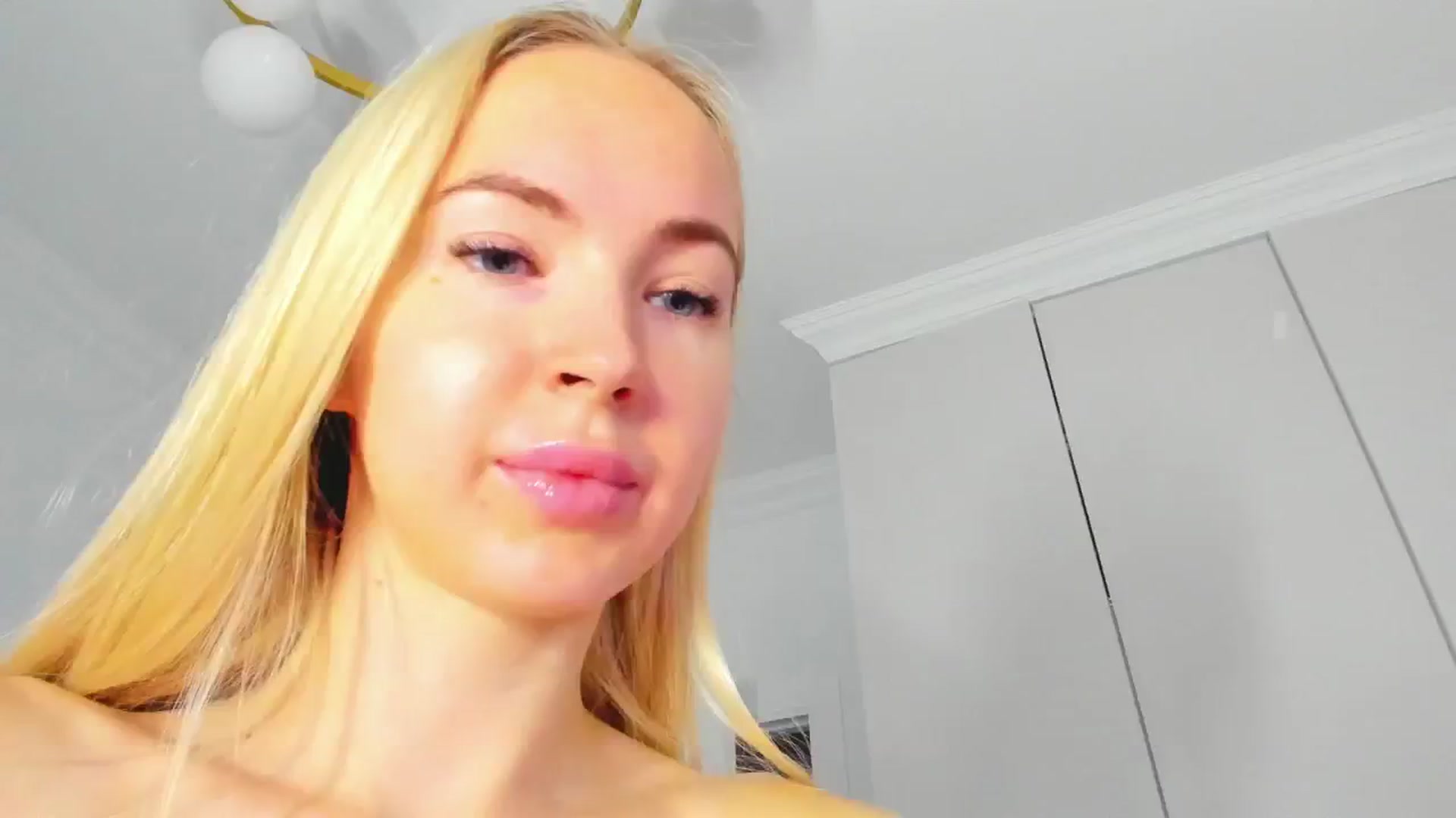 Gallery image thumbnail from ForeverBarbie's myfreecams stream on, 11/13/2024, 07:09 image 1 of 20