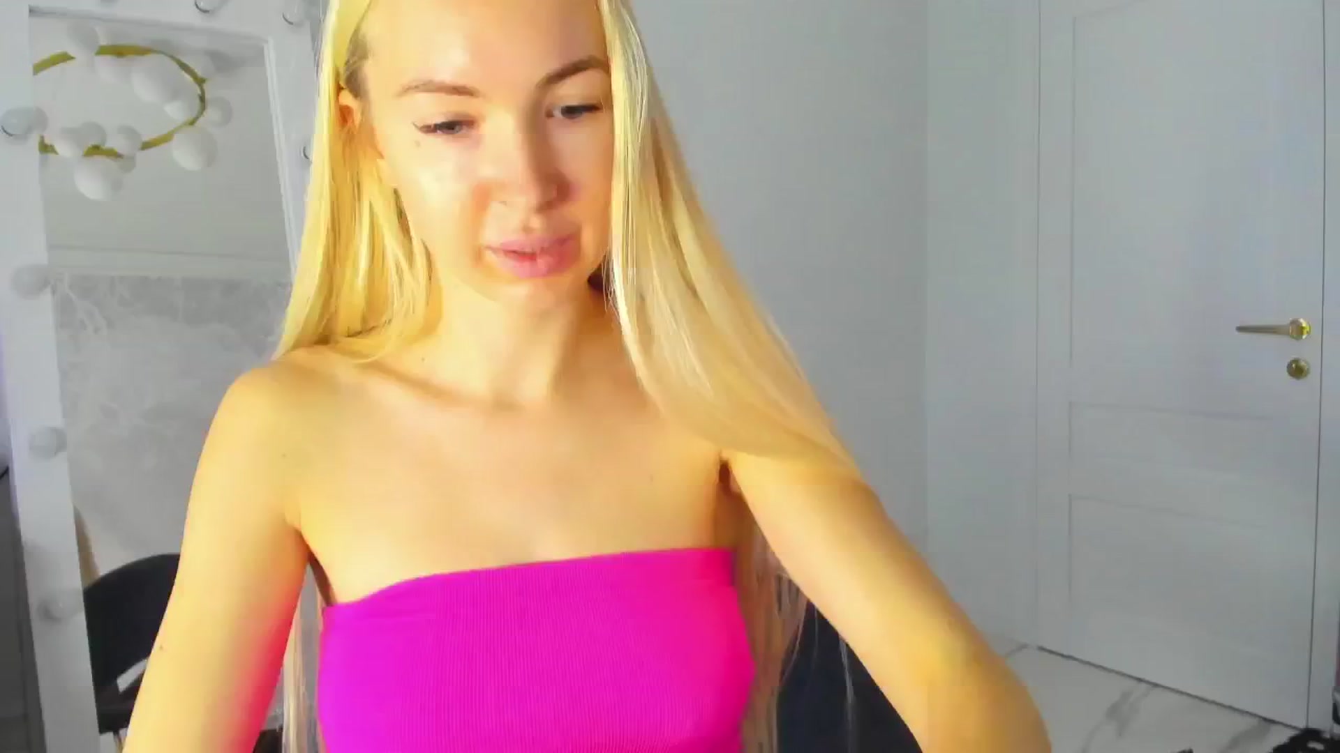 Gallery image thumbnail from ForeverBarbie's myfreecams stream on, 11/17/2024, 06:07 image 15 of 20