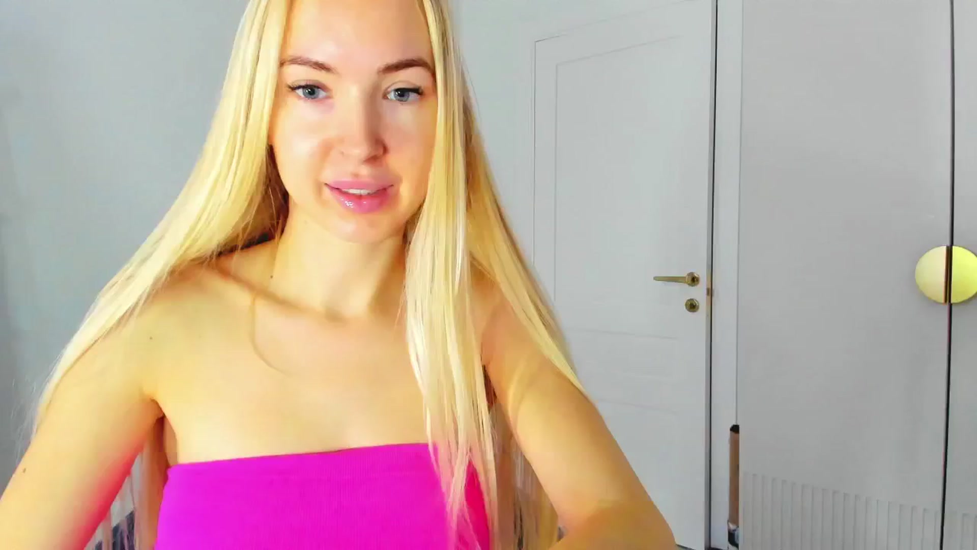 Gallery image thumbnail from ForeverBarbie's myfreecams stream on, 11/17/2024, 07:07 image 15 of 20