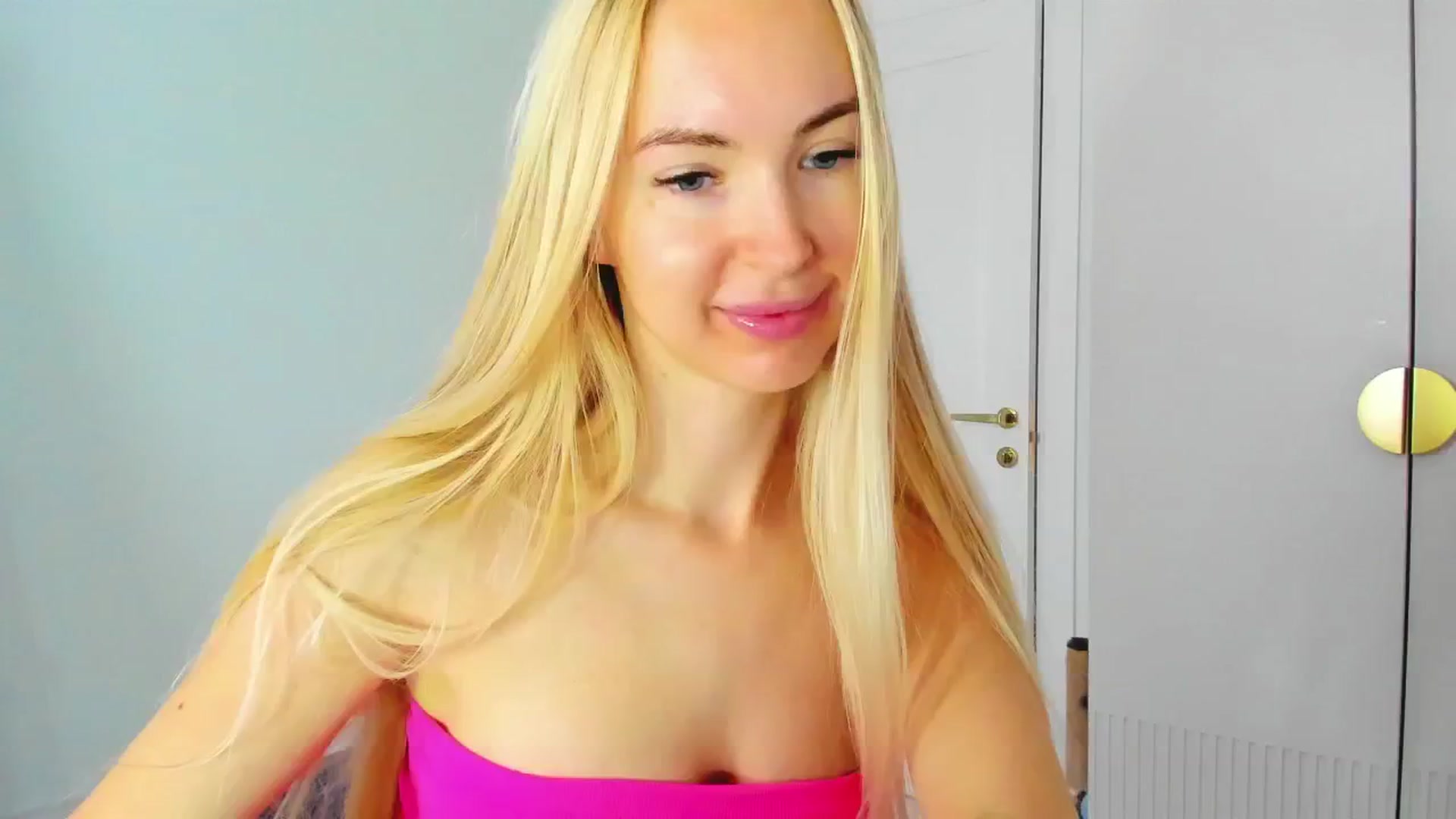 Gallery image thumbnail from ForeverBarbie's myfreecams stream on, 11/17/2024, 07:55 image 3 of 20