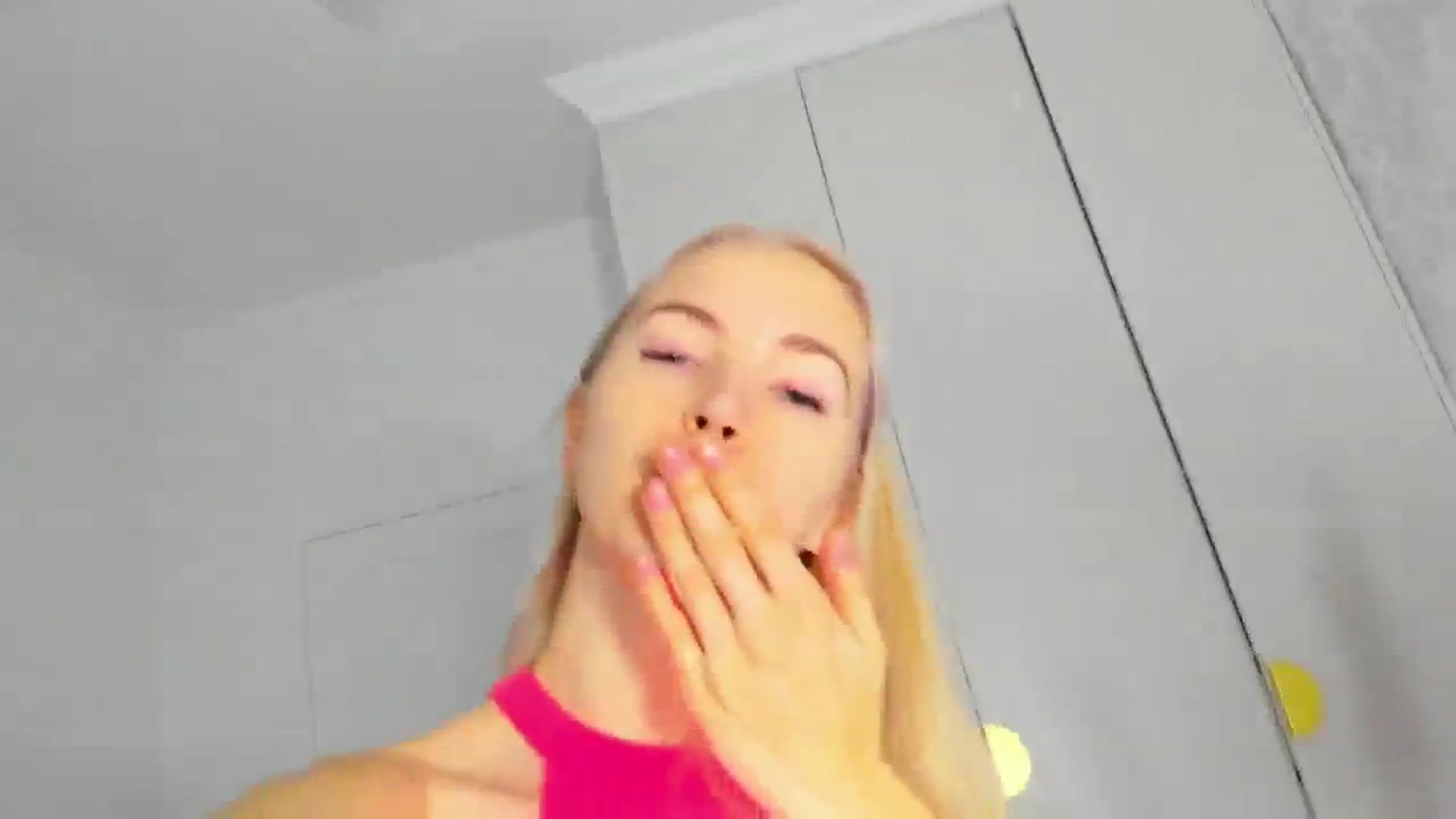Gallery image thumbnail from ForeverBarbie's myfreecams stream on, 11/21/2024, 06:40 image 2 of 20