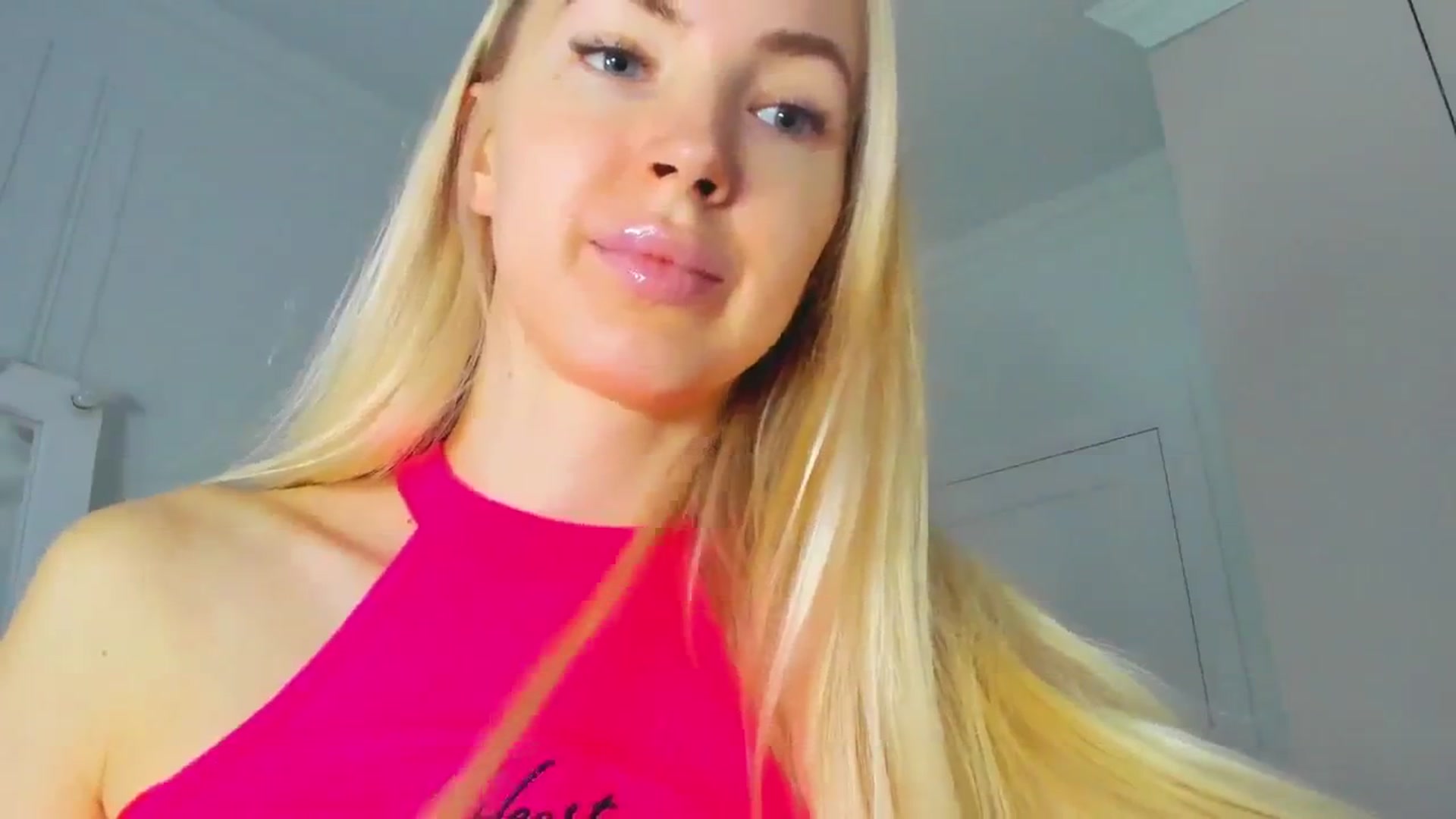Gallery image thumbnail from ForeverBarbie's myfreecams stream on, 11/21/2024, 07:00 image 8 of 20