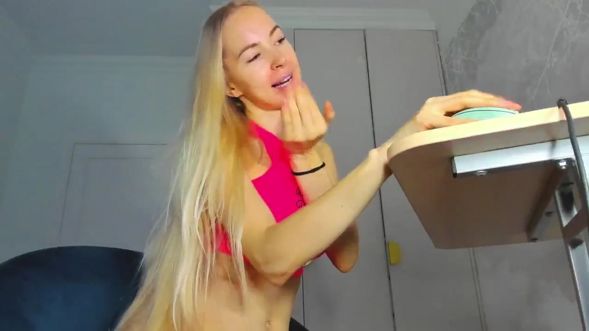 Gallery image thumbnail from ForeverBarbie's myfreecams stream on, 11/21/2024, 07:00 image 12 of 20