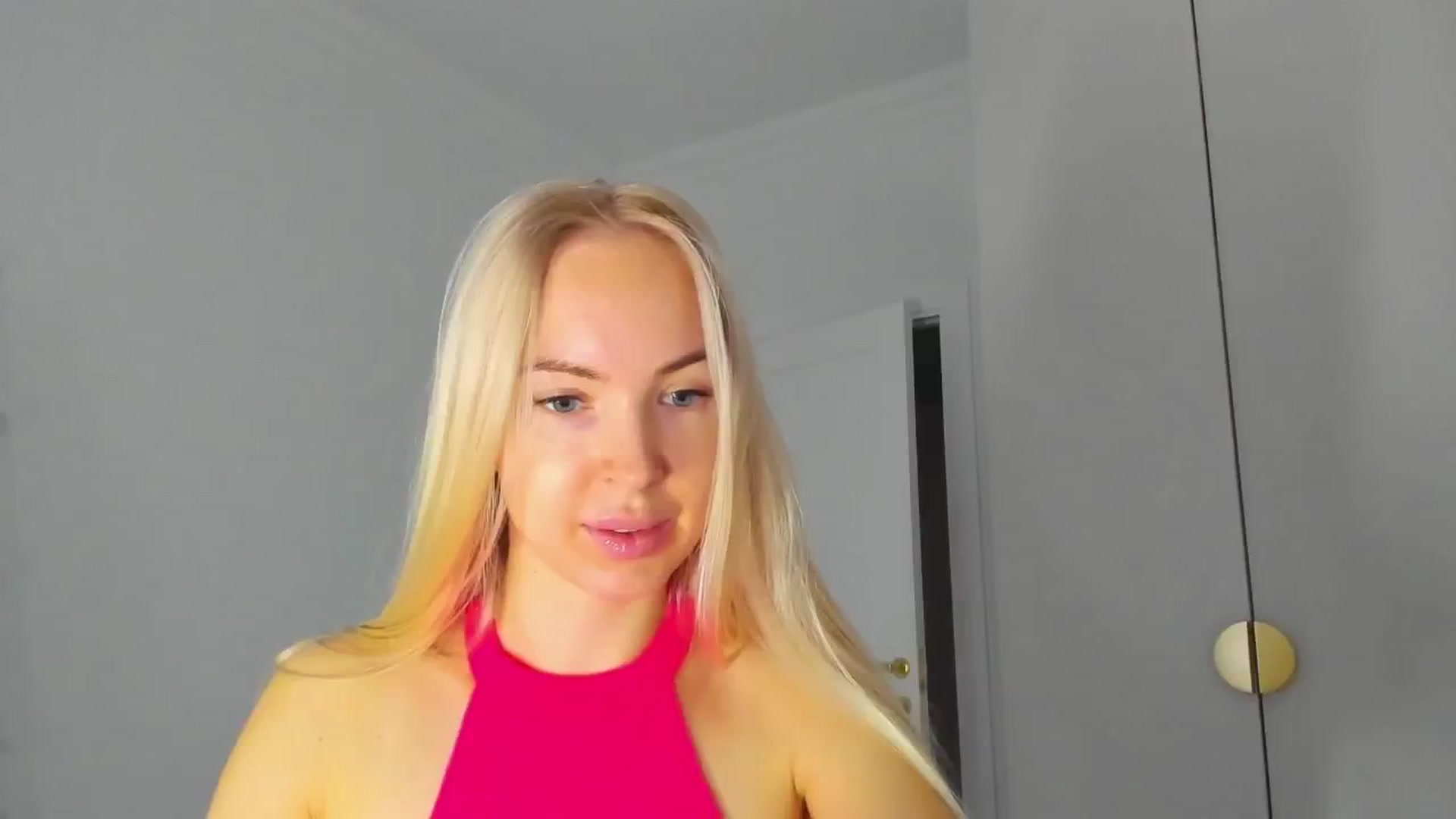 Gallery image thumbnail from ForeverBarbie's myfreecams stream on, 11/21/2024, 09:23 image 13 of 20