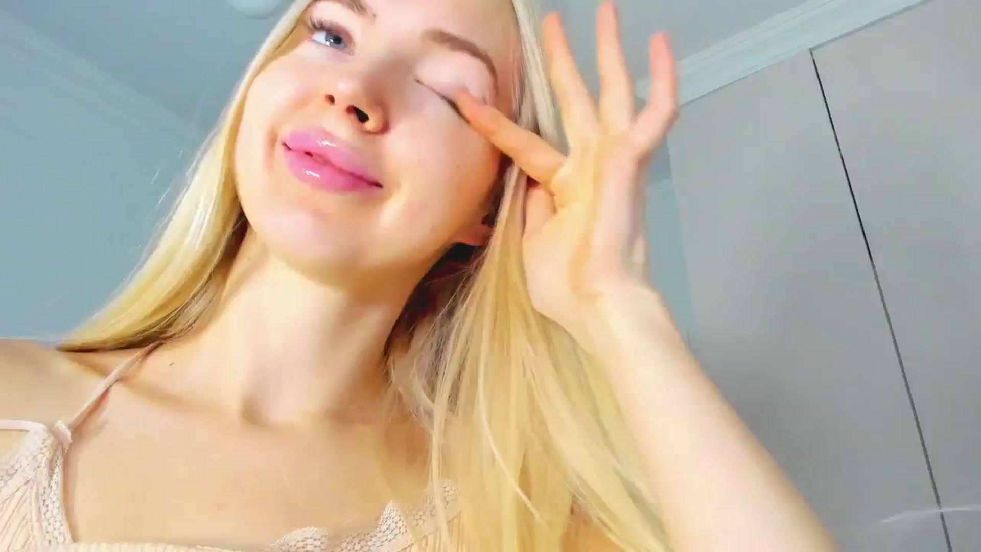 Gallery image thumbnail from ForeverBarbie's myfreecams stream on, 11/26/2024, 06:39 image 3 of 20