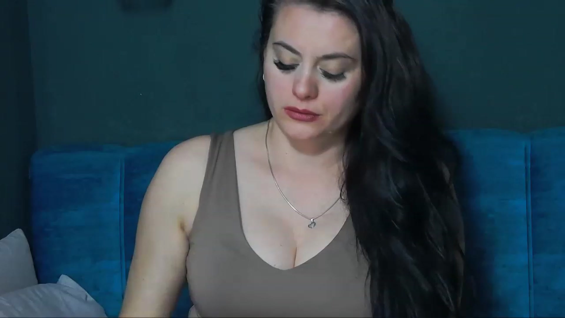 Gallery image thumbnail from ForeverChic's myfreecams stream on, 11/18/2022, 12:43 image 18 of 20
