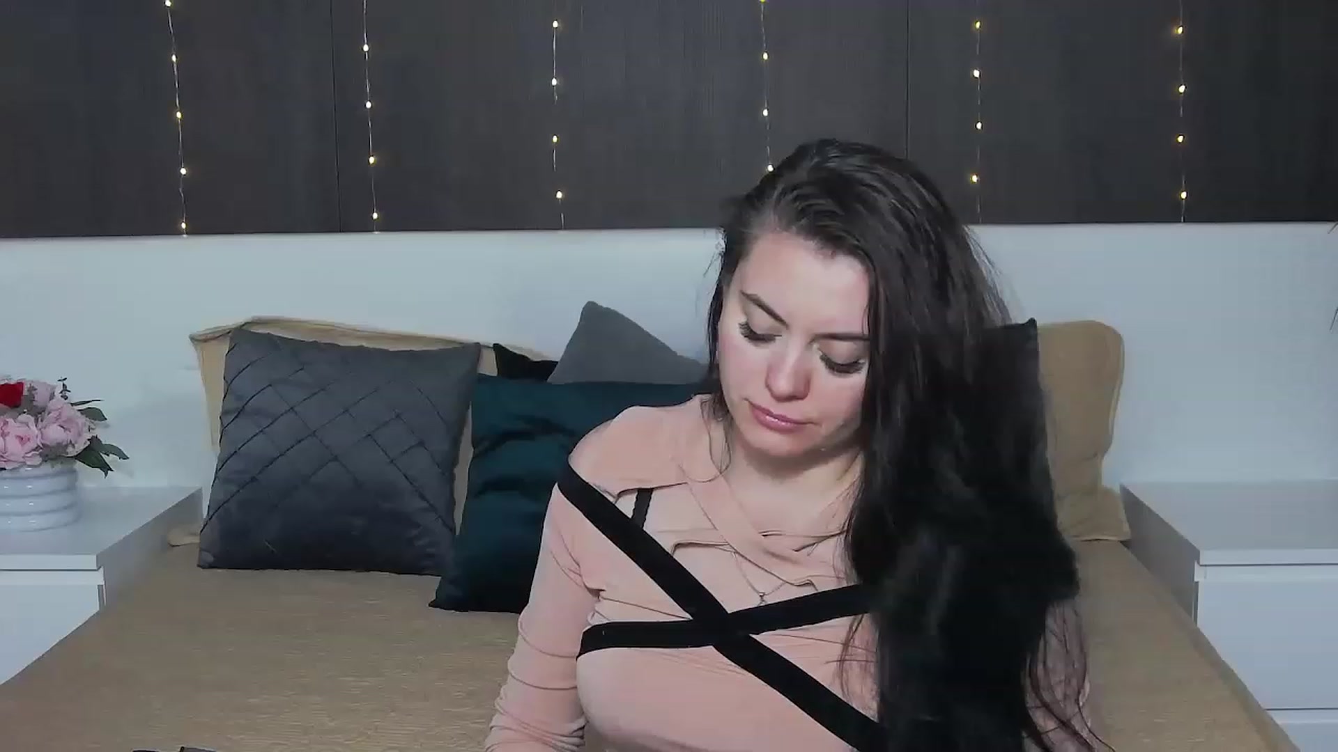 Gallery image thumbnail from ForeverChic's myfreecams stream on, 12/05/2022, 11:34 image 17 of 20