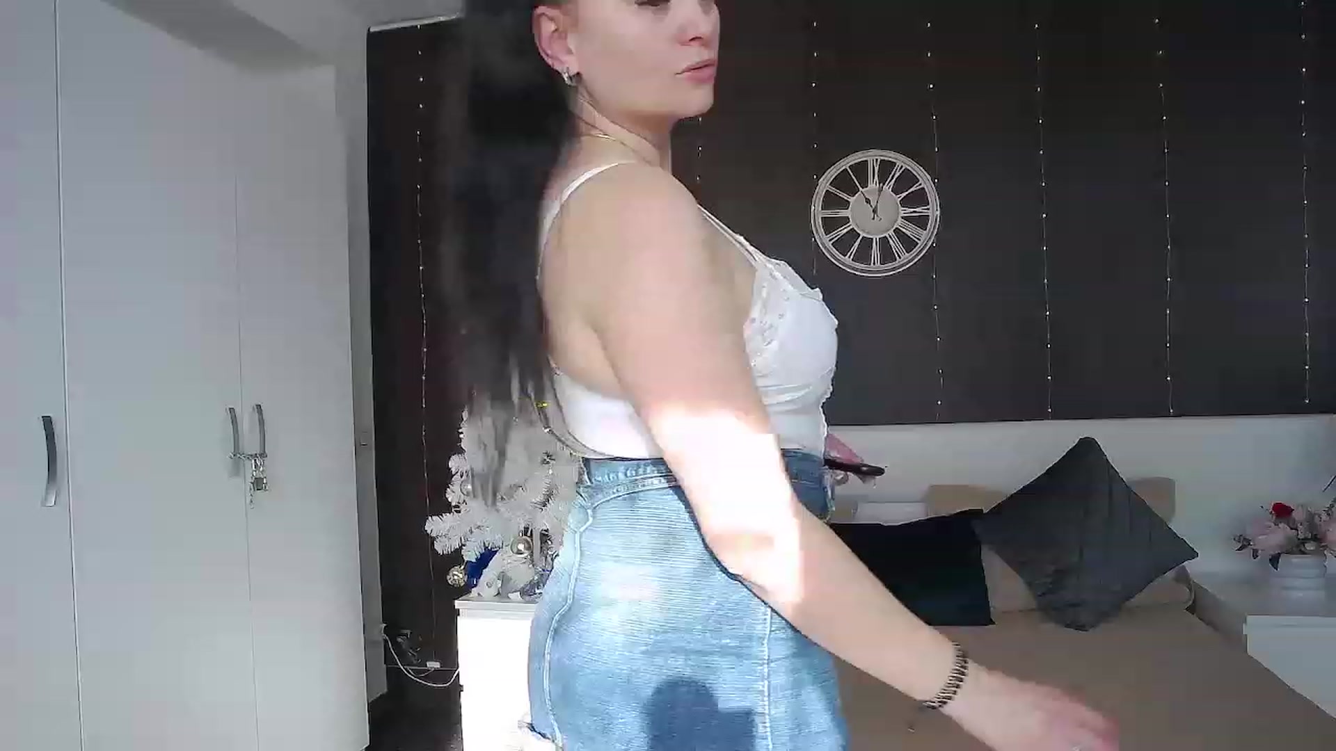 Gallery image thumbnail from ForeverChic's myfreecams stream on, 12/11/2022, 12:17 image 2 of 20
