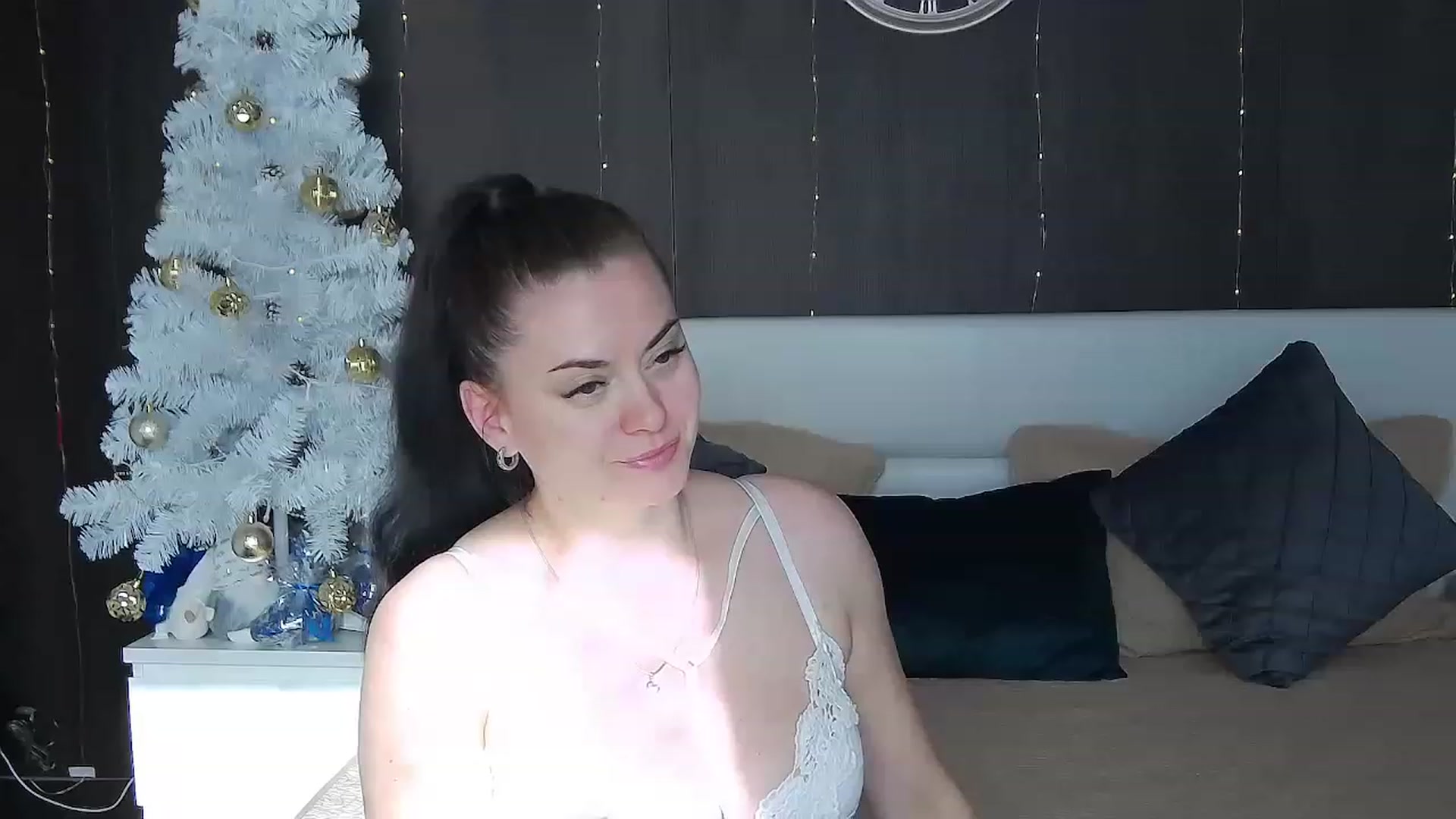 Gallery image thumbnail from ForeverChic's myfreecams stream on, 12/11/2022, 12:17 image 1 of 20