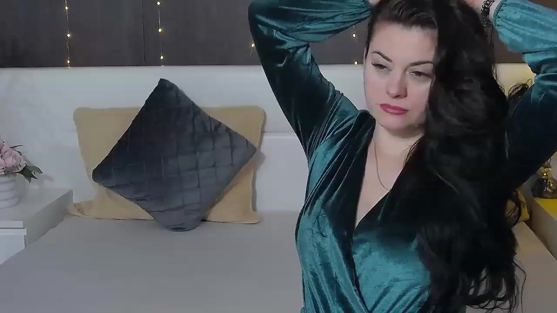Gallery image thumbnail from ForeverChic's myfreecams stream on, 12/18/2022, 10:30 image 1 of 20