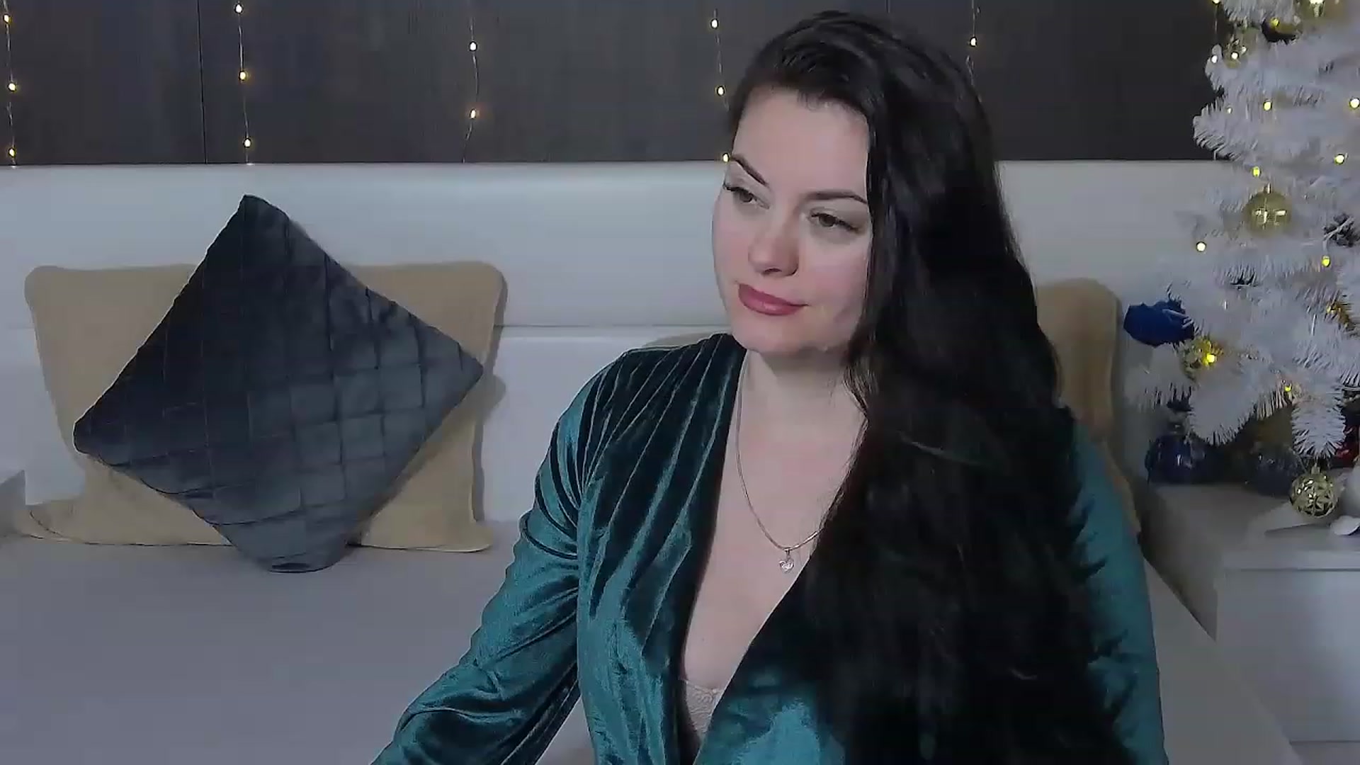Gallery image thumbnail from ForeverChic's myfreecams stream on, 12/18/2022, 10:30 image 10 of 20