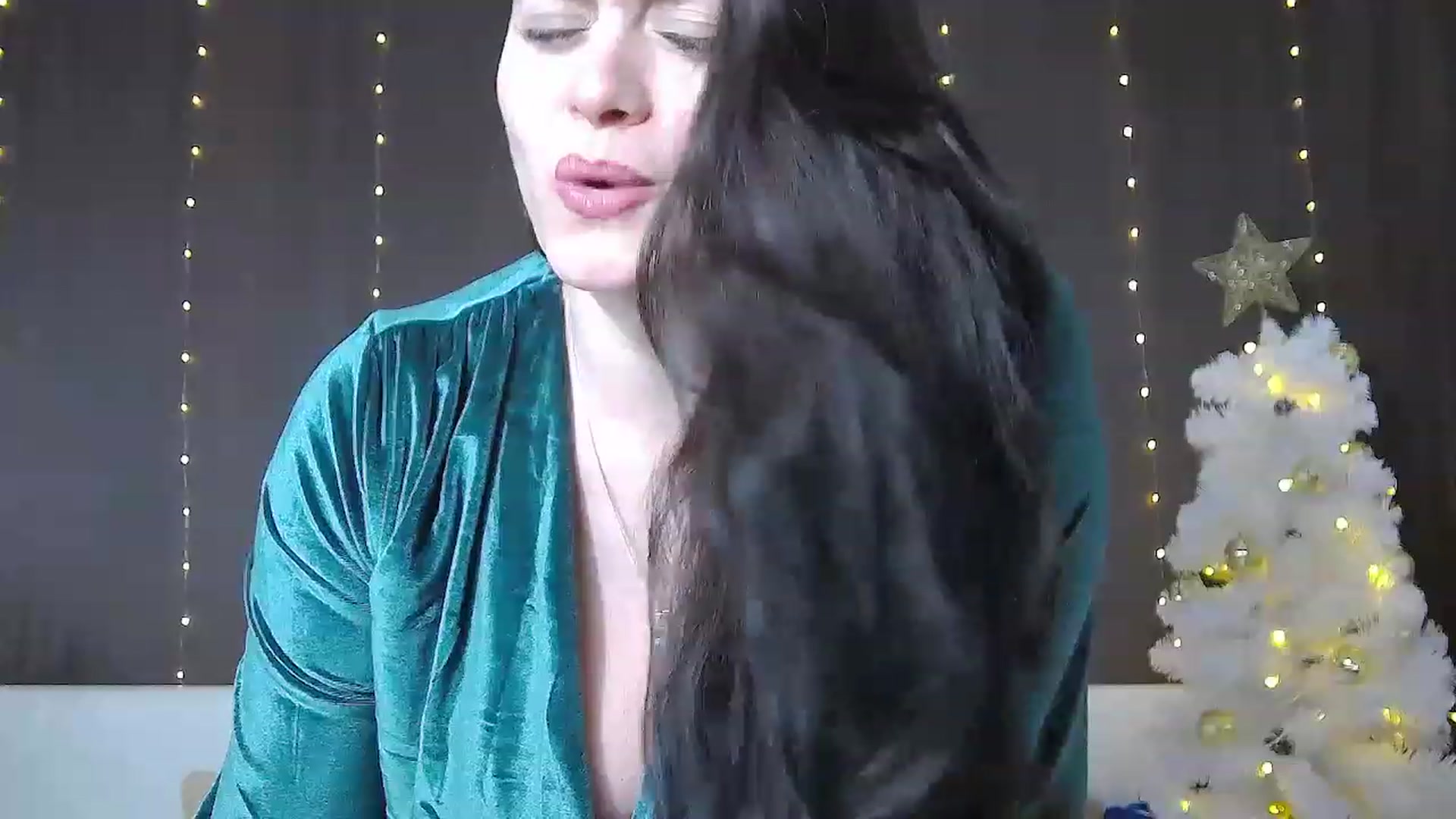 Gallery image thumbnail from ForeverChic's myfreecams stream on, 12/18/2022, 10:30 image 16 of 20
