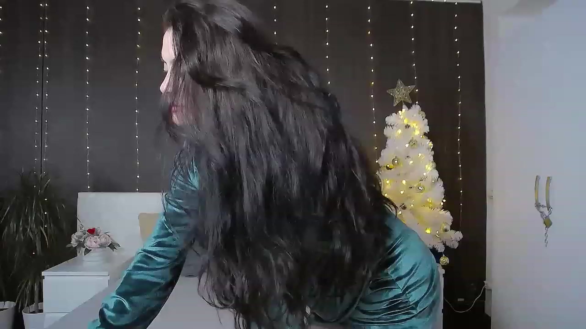 Gallery image thumbnail from ForeverChic's myfreecams stream on, 12/18/2022, 10:30 image 20 of 20