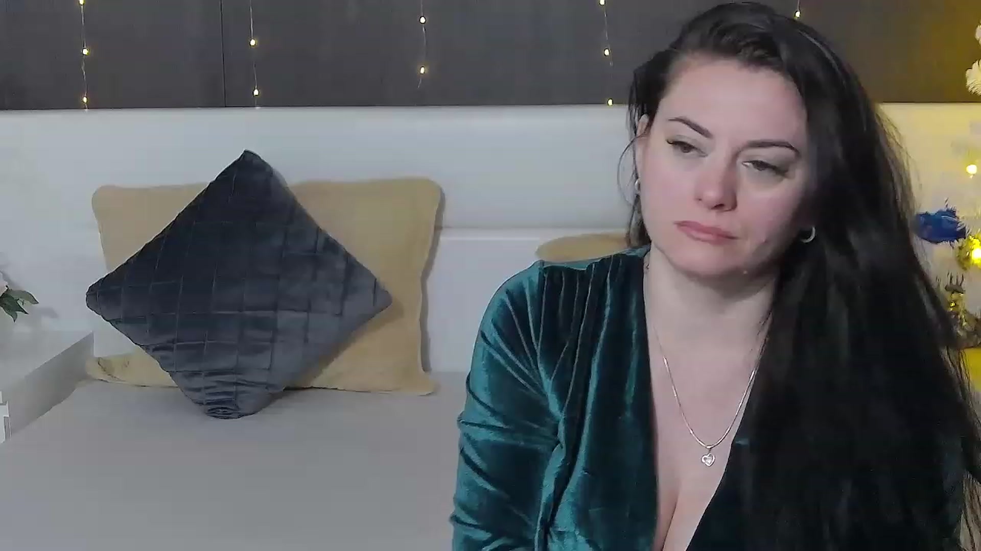 Gallery image thumbnail from ForeverChic's myfreecams stream on, 12/18/2022, 12:33 image 12 of 20