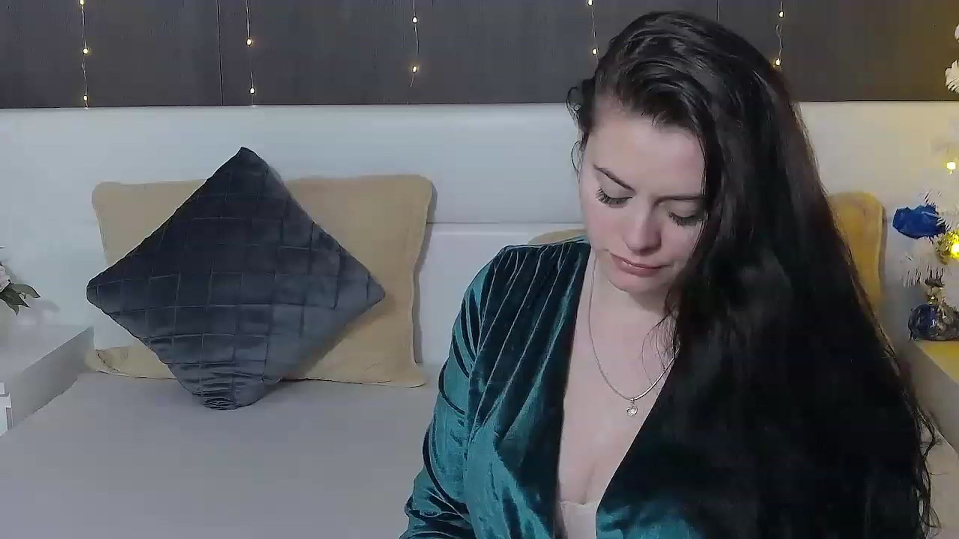 Gallery image thumbnail from ForeverChic's myfreecams stream on, 12/18/2022, 12:33 image 5 of 20
