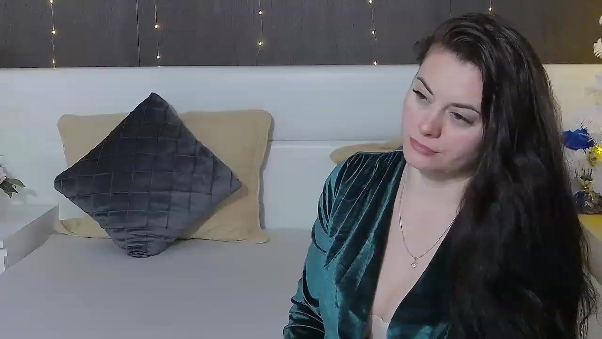 Gallery image thumbnail from ForeverChic's myfreecams stream on, 12/18/2022, 12:33 image 7 of 20