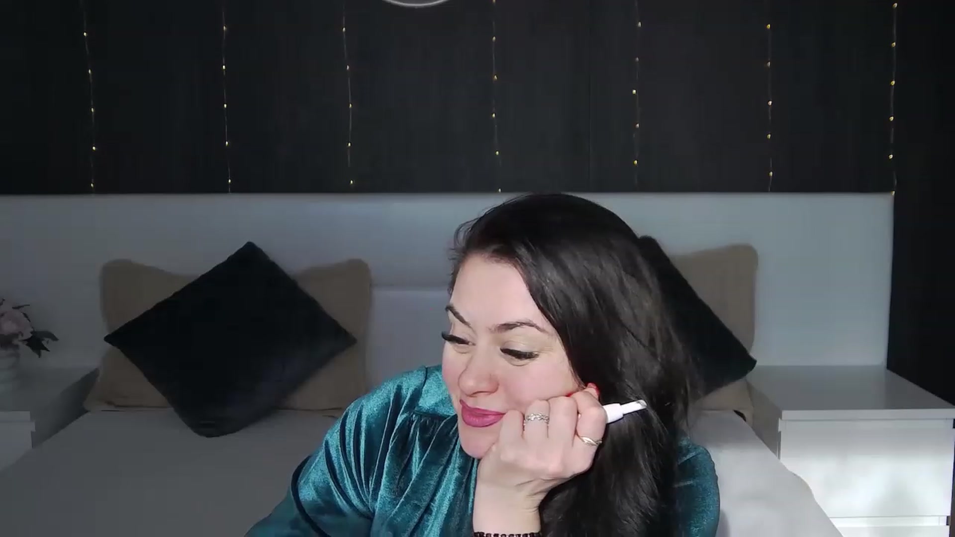 Gallery image thumbnail from ForeverChic's myfreecams stream on, 01/07/2023, 11:23 image 17 of 20