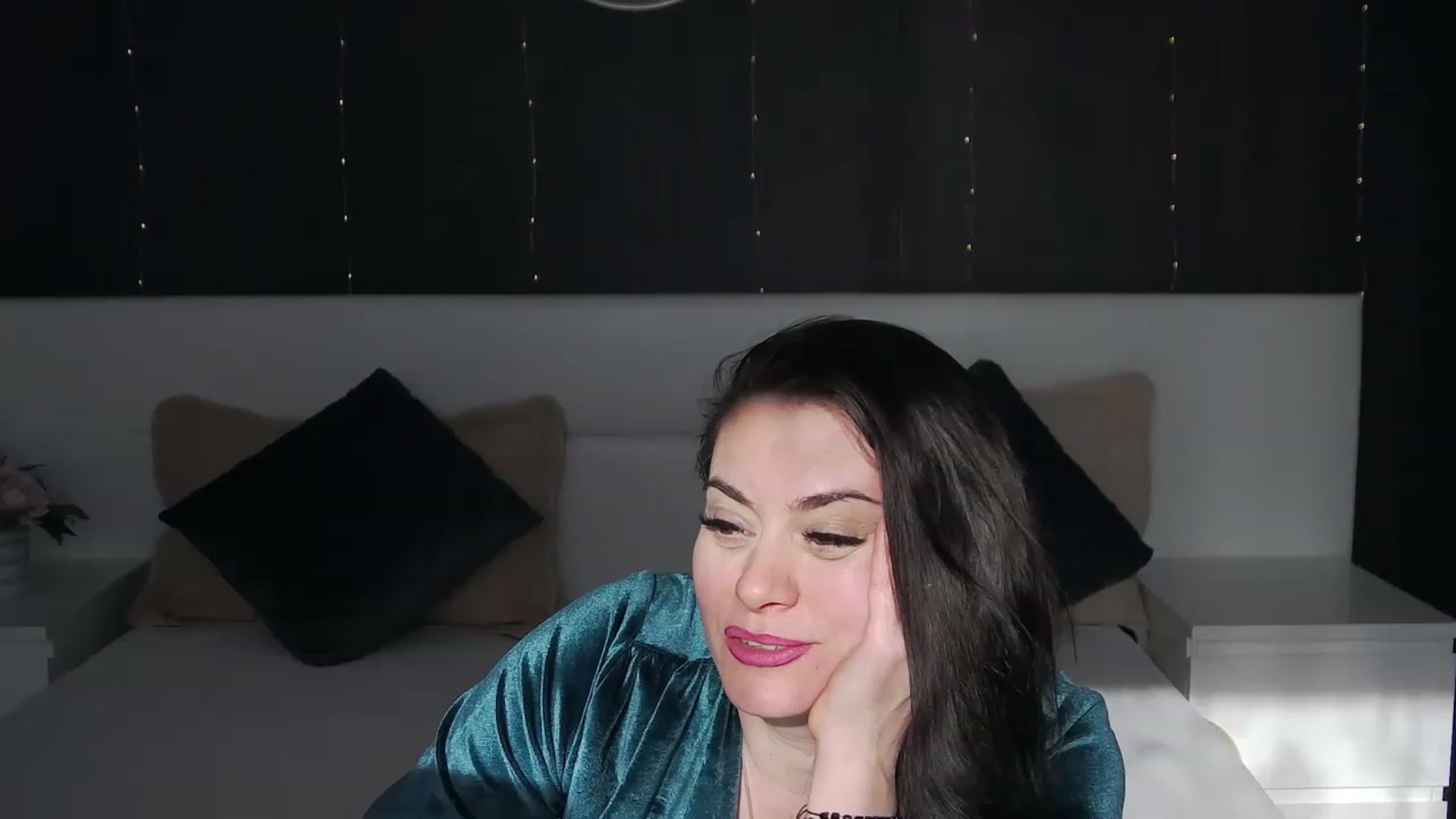 Gallery image thumbnail from ForeverChic's myfreecams stream on, 01/07/2023, 11:23 image 2 of 20
