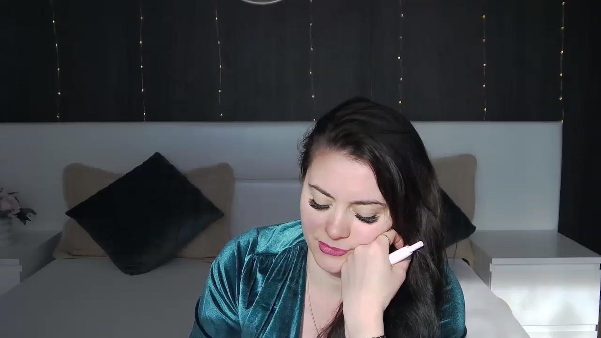 Gallery image thumbnail from ForeverChic's myfreecams stream on, 01/07/2023, 11:23 image 18 of 20