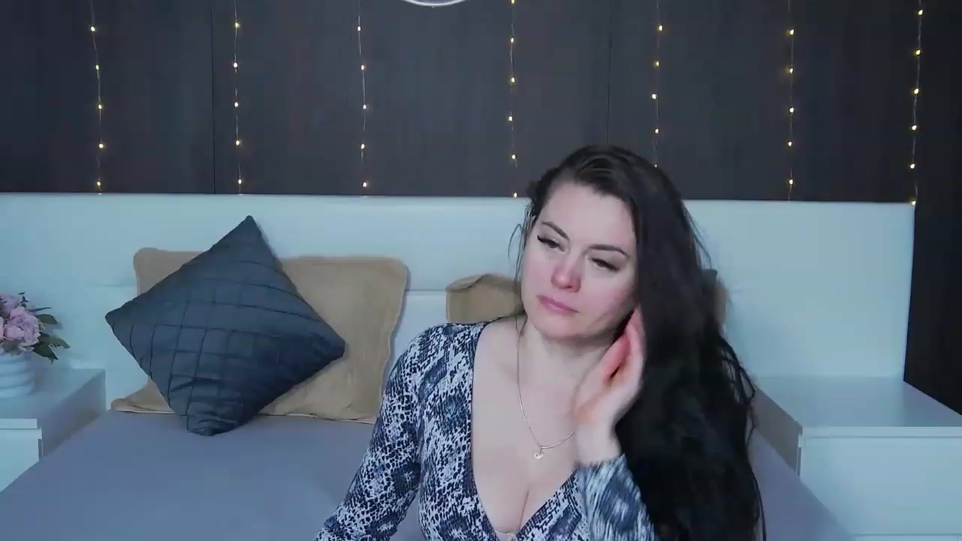 Gallery image thumbnail from ForeverChic's myfreecams stream on, 01/10/2023, 12:03 image 14 of 20