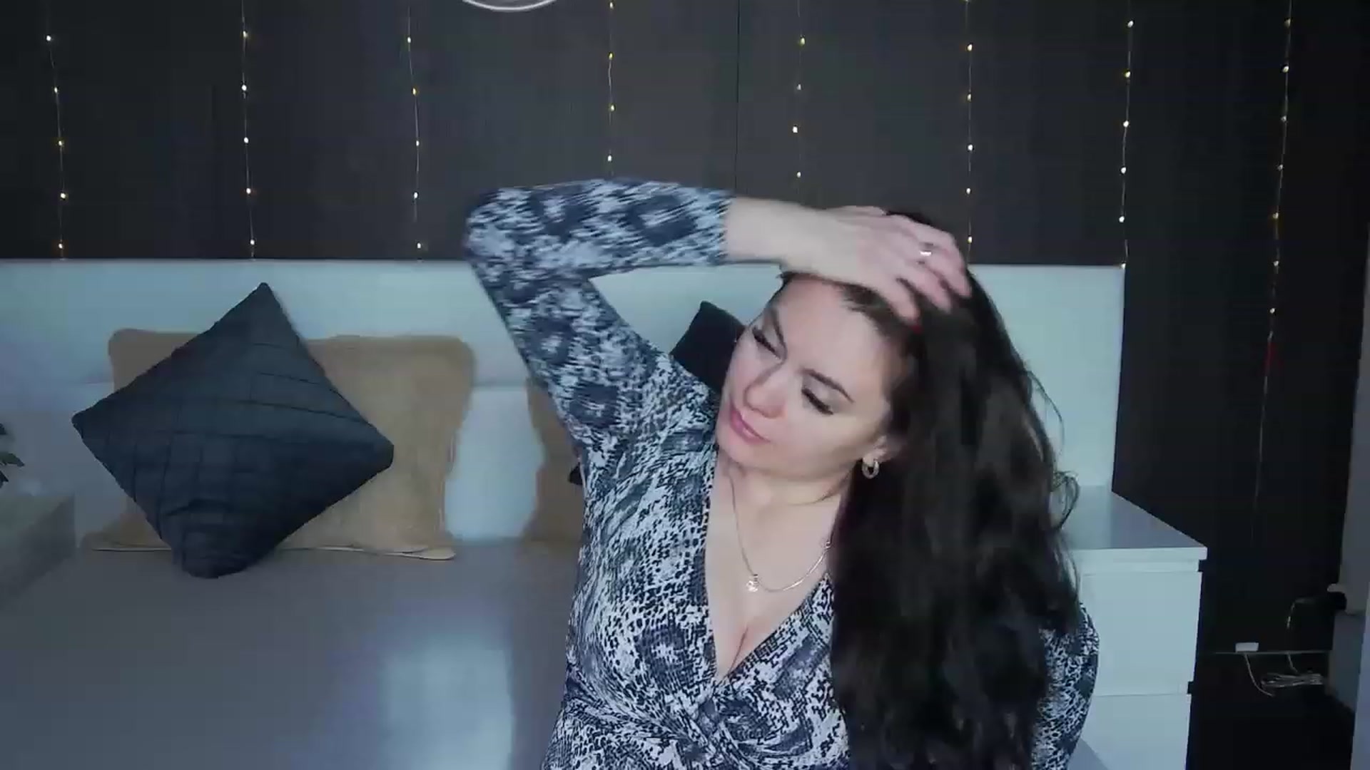 Gallery image thumbnail from ForeverChic's myfreecams stream on, 01/10/2023, 12:03 image 2 of 20