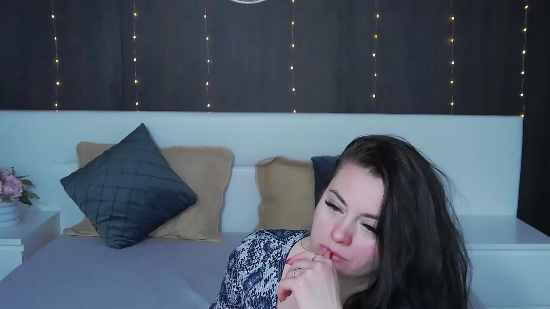 Gallery image thumbnail from ForeverChic's myfreecams stream on, 01/10/2023, 12:03 image 18 of 20