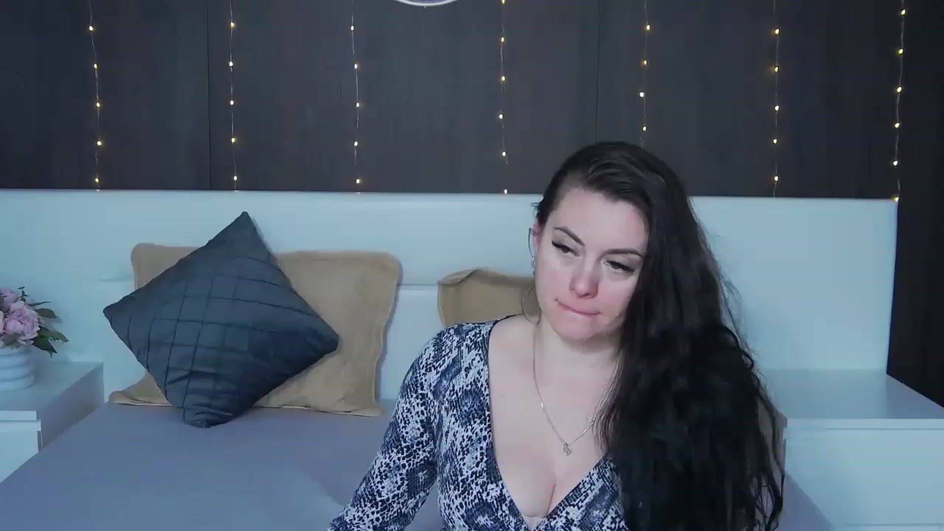 Gallery image thumbnail from ForeverChic's myfreecams stream on, 01/10/2023, 12:03 image 15 of 20