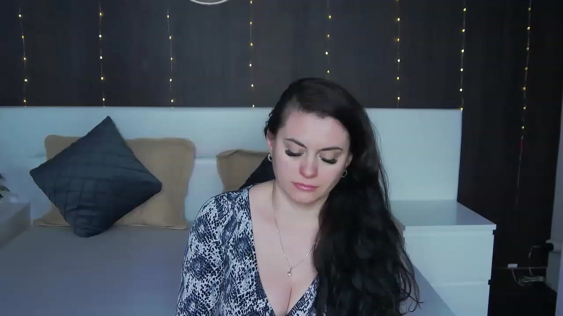 Gallery image thumbnail from ForeverChic's myfreecams stream on, 01/10/2023, 12:03 image 1 of 20