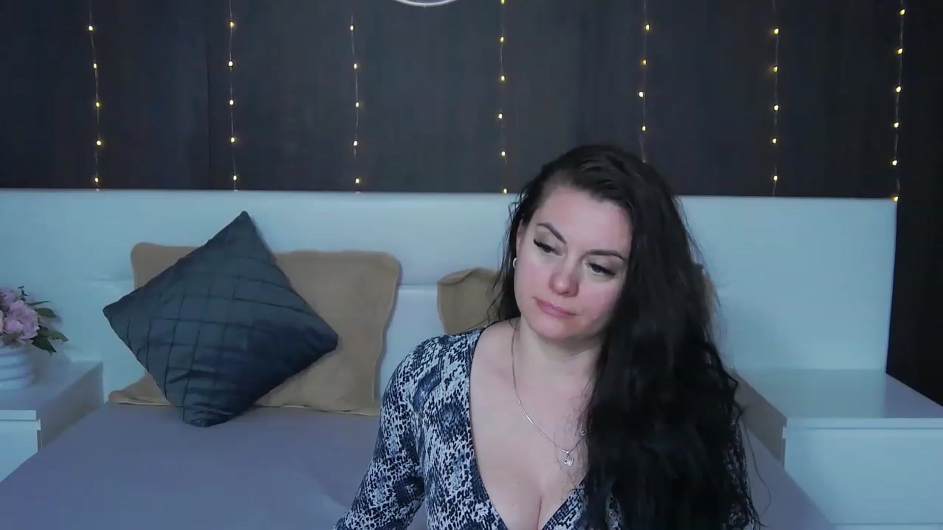 Gallery image thumbnail from ForeverChic's myfreecams stream on, 01/10/2023, 12:03 image 17 of 20