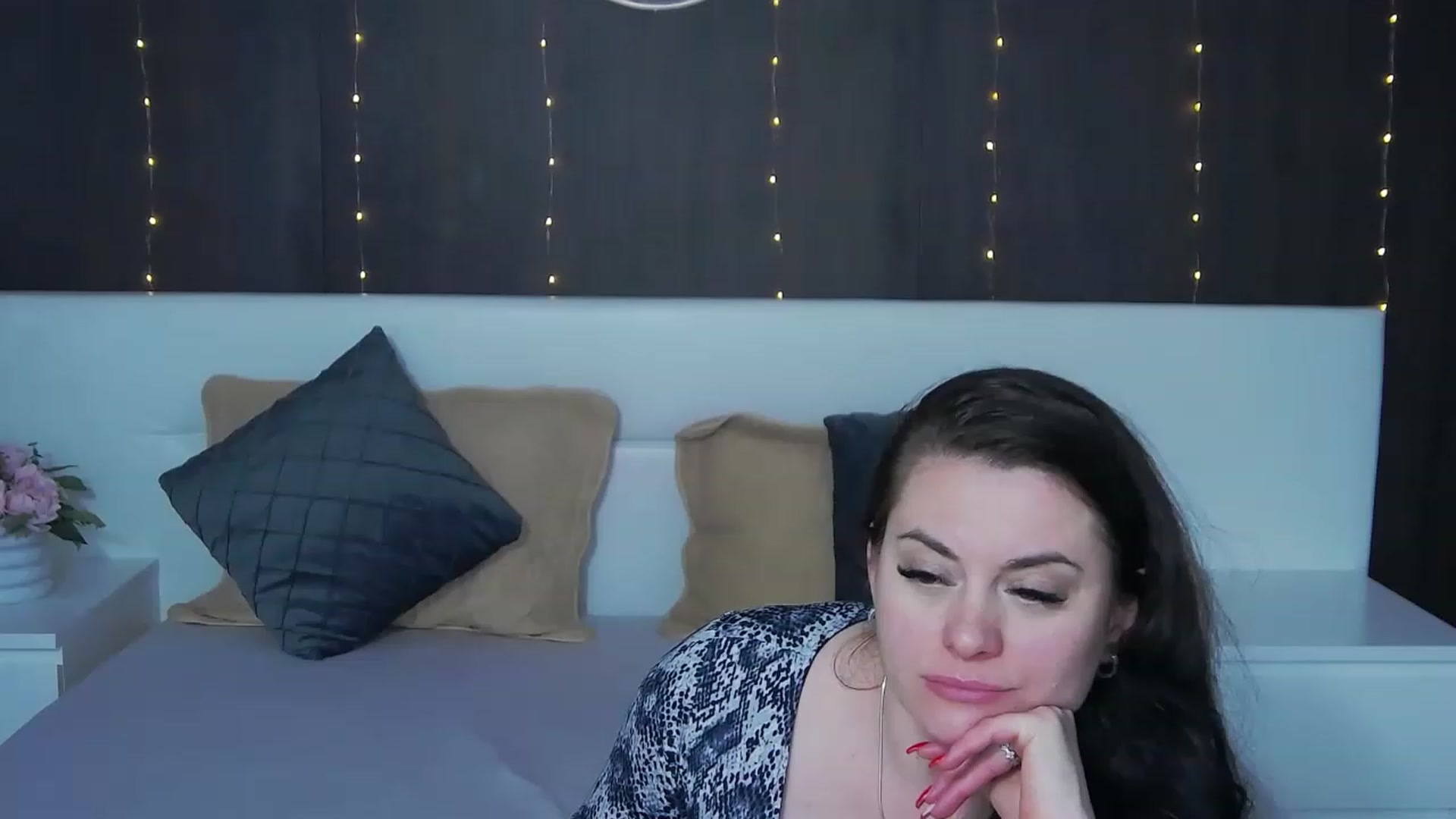 Gallery image thumbnail from ForeverChic's myfreecams stream on, 01/10/2023, 12:03 image 16 of 20