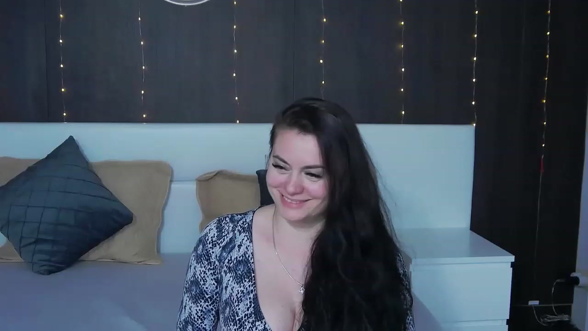 Gallery image thumbnail from ForeverChic's myfreecams stream on, 01/10/2023, 12:19 image 1 of 20
