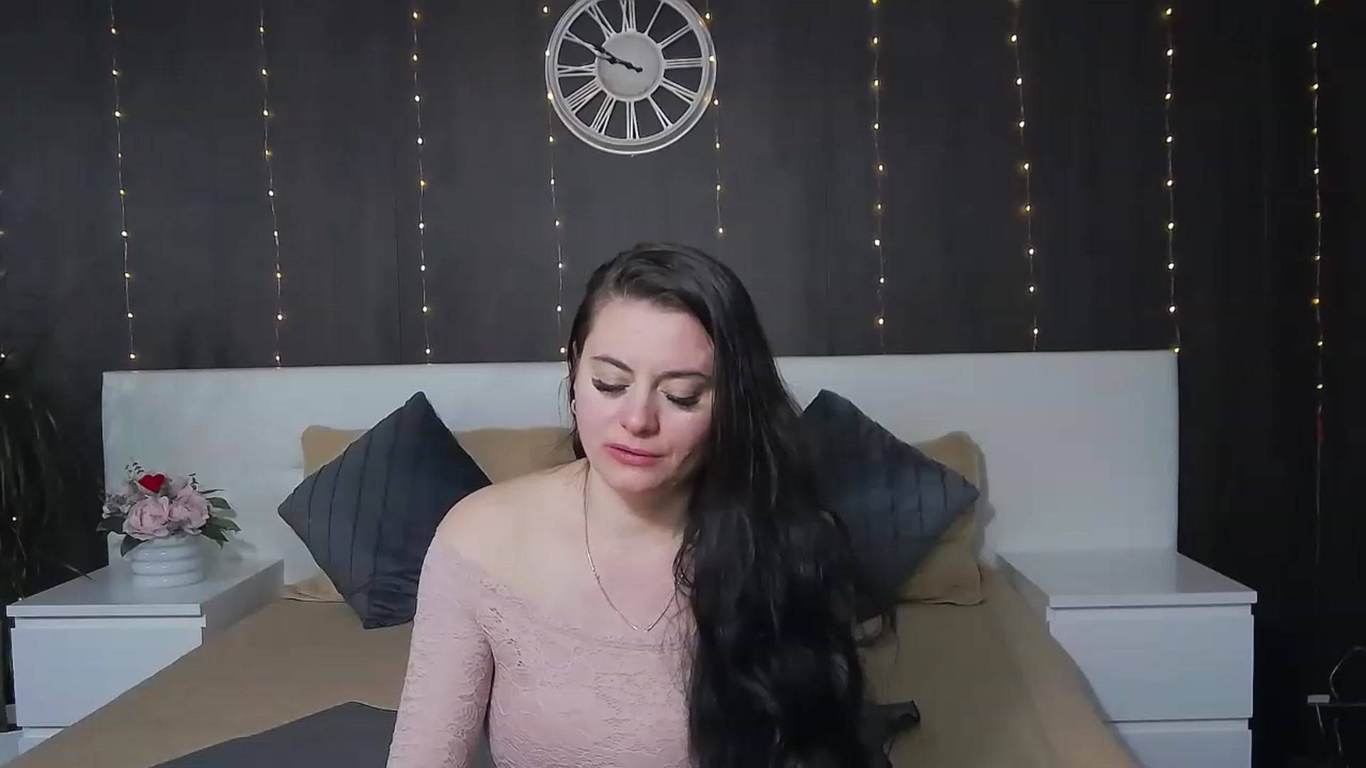 Gallery image thumbnail from ForeverChic's myfreecams stream on, 01/13/2023, 13:21 image 20 of 20