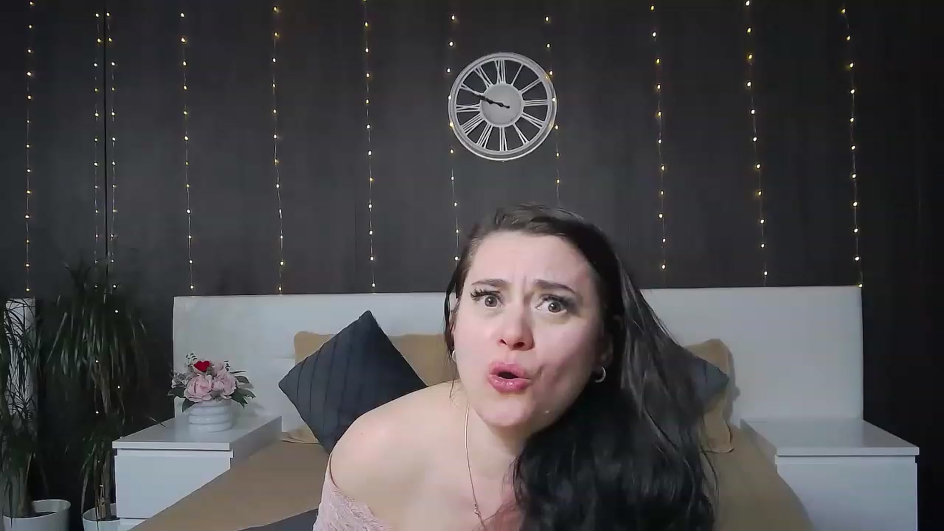 Gallery image thumbnail from ForeverChic's myfreecams stream on, 01/13/2023, 13:21 image 9 of 20