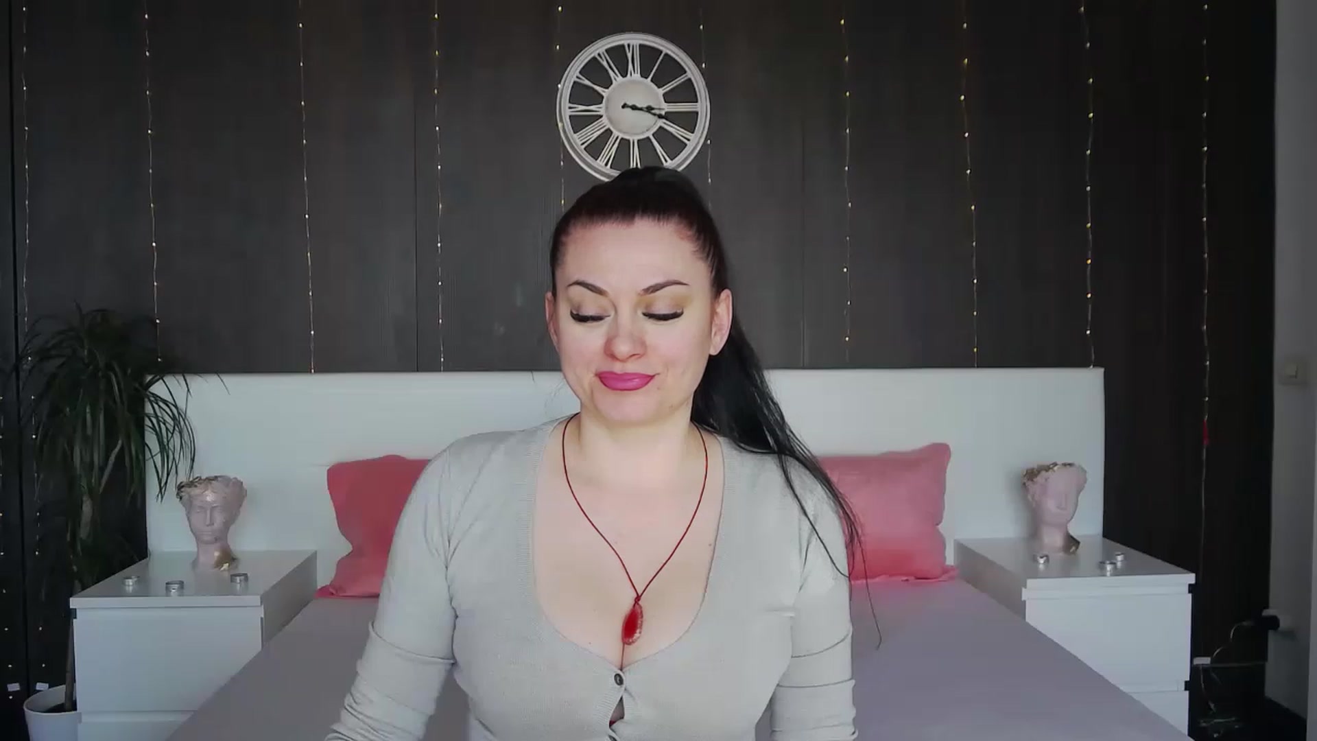 Gallery image thumbnail from ForeverChic's myfreecams stream on, 02/13/2023, 10:32 image 3 of 20