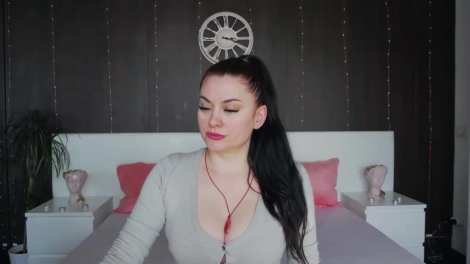 Gallery image thumbnail from ForeverChic's myfreecams stream on, 02/13/2023, 10:32 image 14 of 20