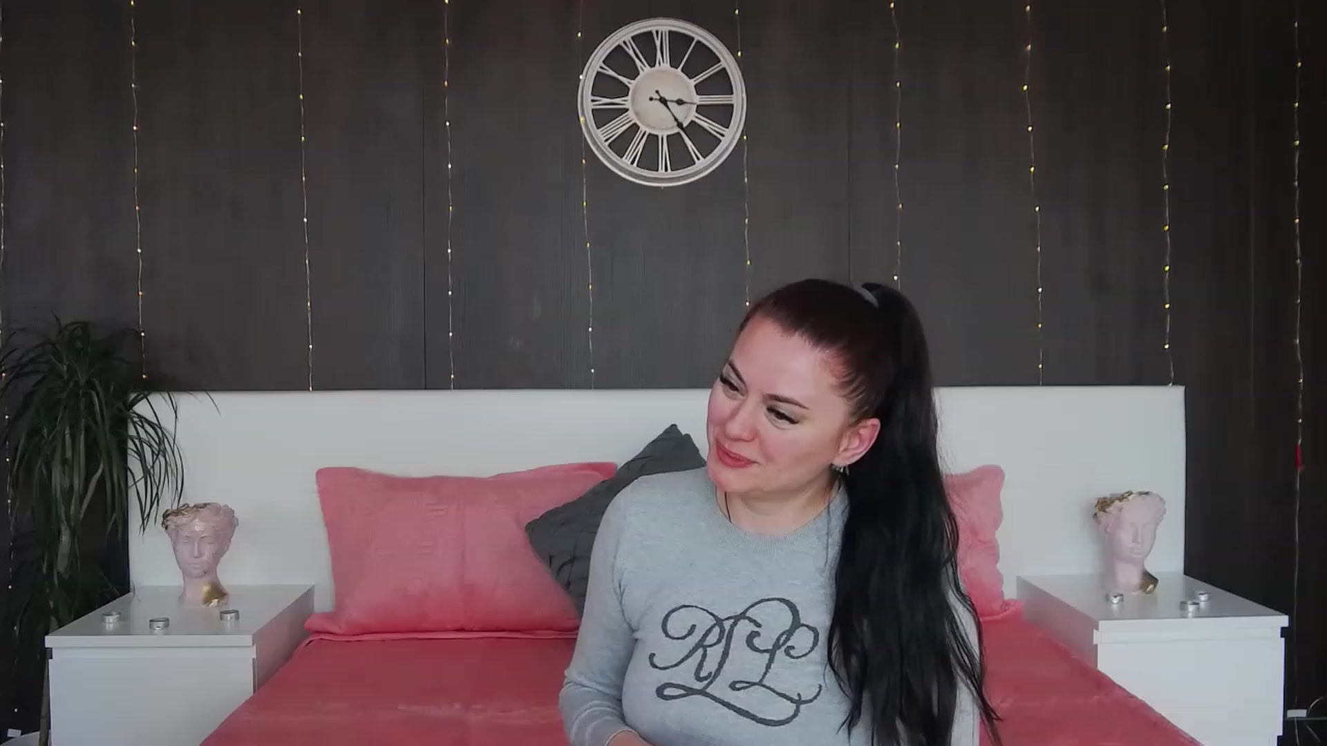 Gallery image thumbnail from ForeverChic's myfreecams stream on, 02/13/2023, 13:09 image 5 of 20
