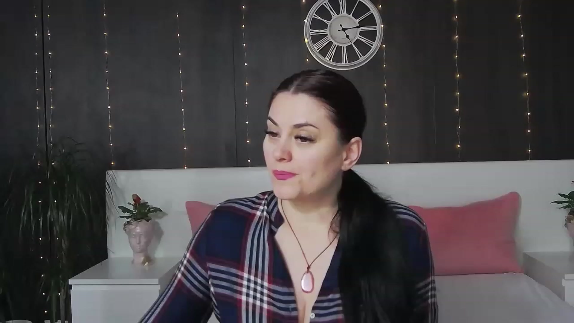 Gallery image thumbnail from ForeverChic's myfreecams stream on, 02/17/2023, 10:44 image 3 of 20