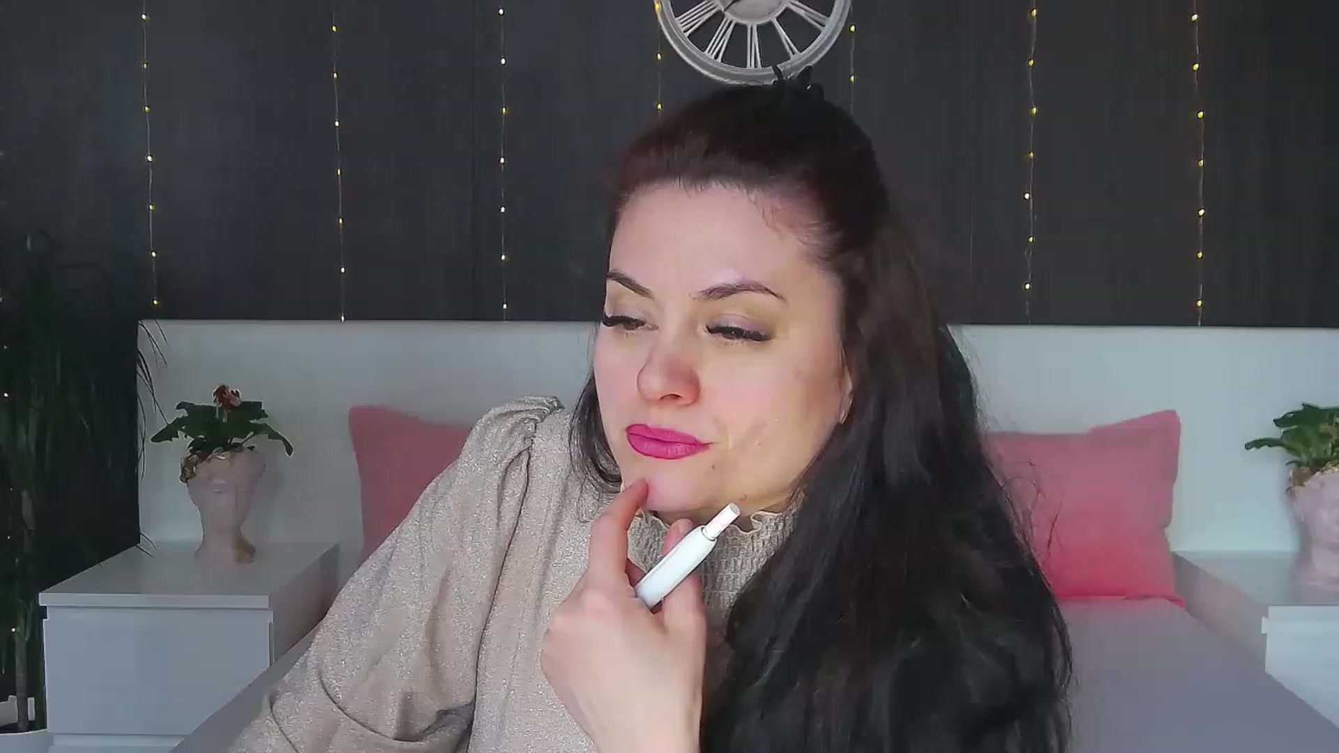 Gallery image thumbnail from ForeverChic's myfreecams stream on, 02/22/2023, 11:38 image 10 of 20