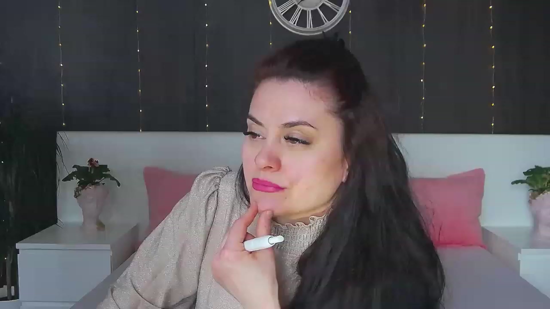 Gallery image thumbnail from ForeverChic's myfreecams stream on, 02/22/2023, 11:38 image 11 of 20