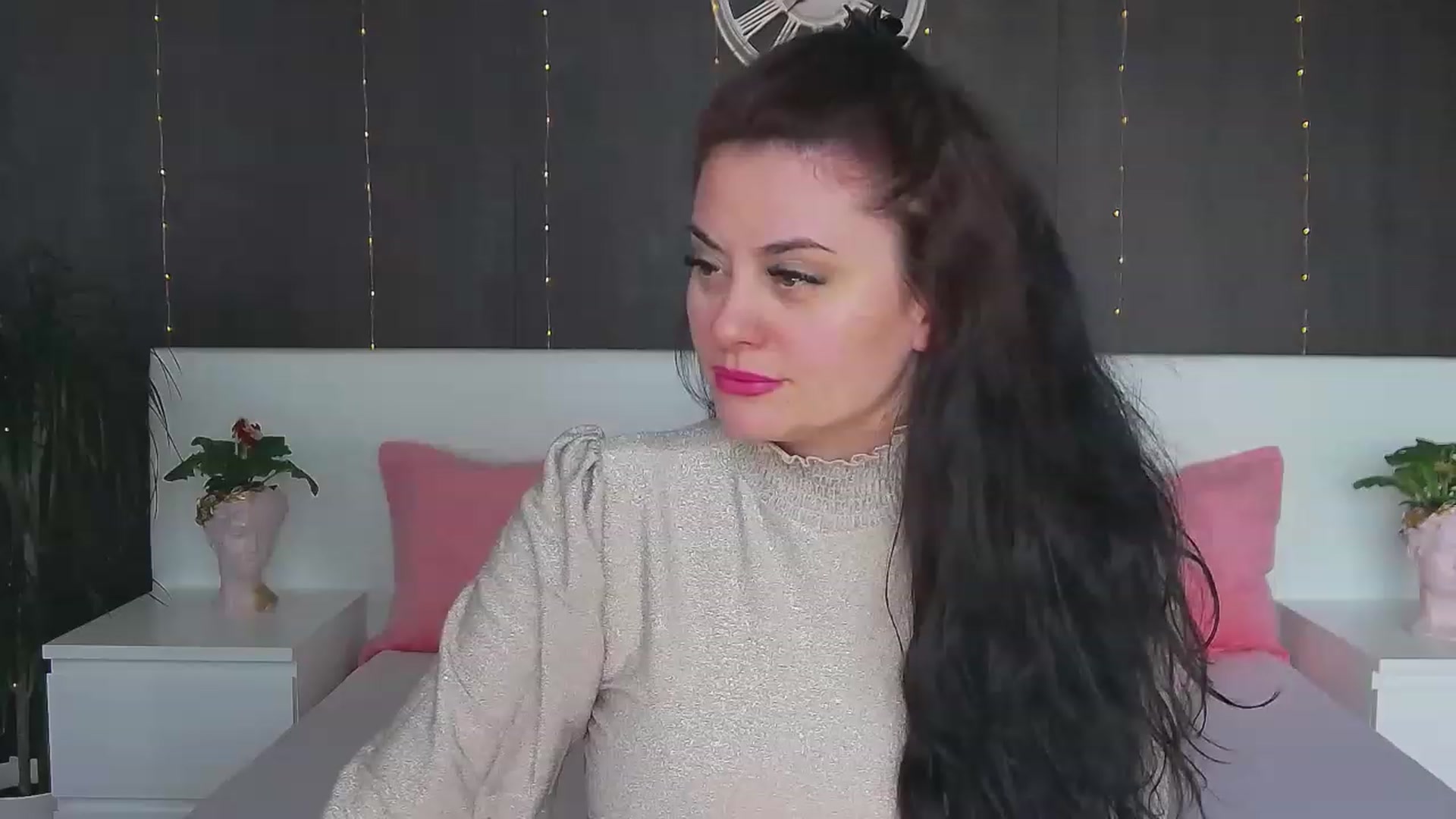 Gallery image thumbnail from ForeverChic's myfreecams stream on, 02/22/2023, 11:38 image 2 of 20