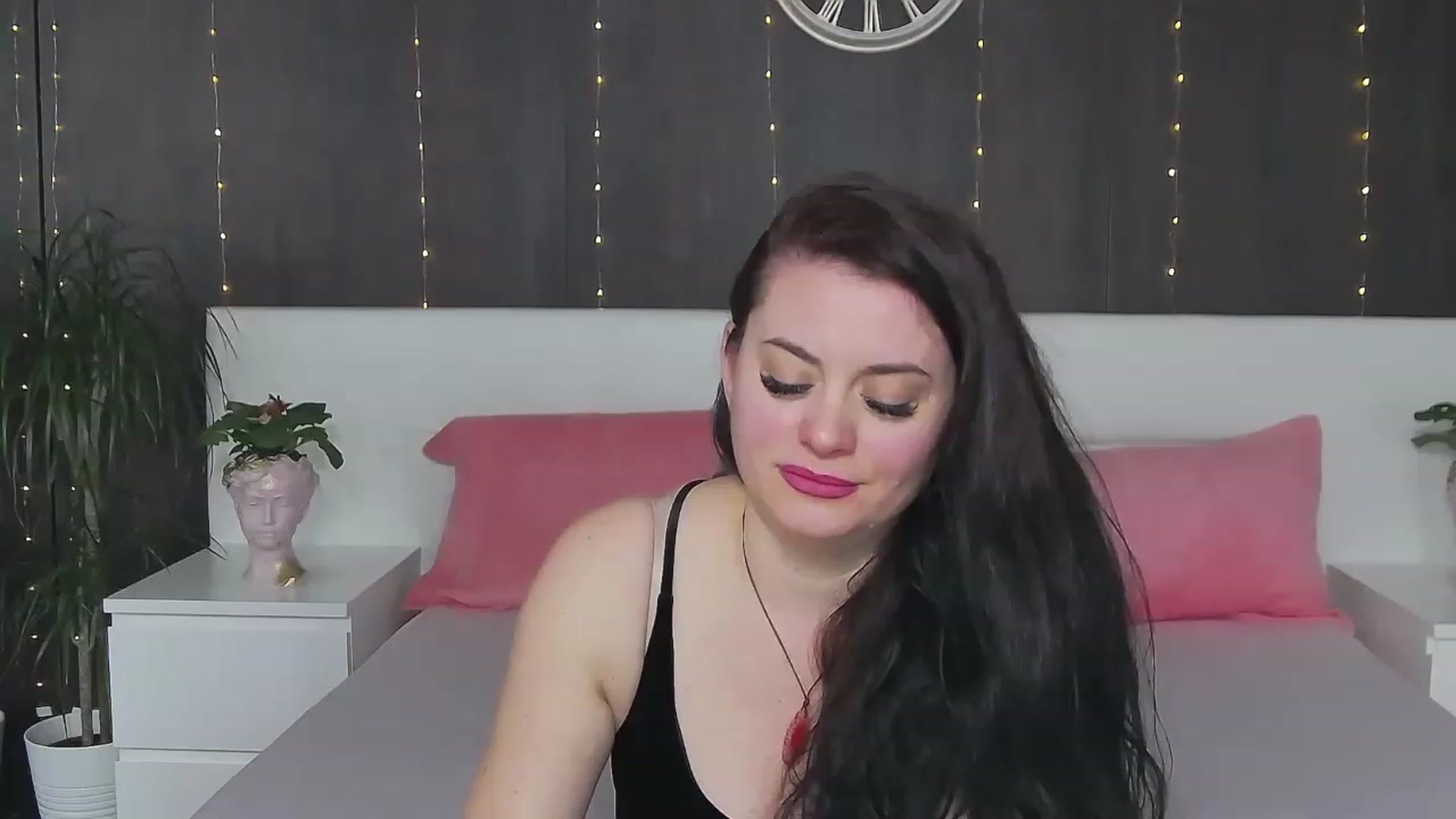 Gallery image thumbnail from ForeverChic's myfreecams stream on, 02/23/2023, 07:31 image 7 of 20