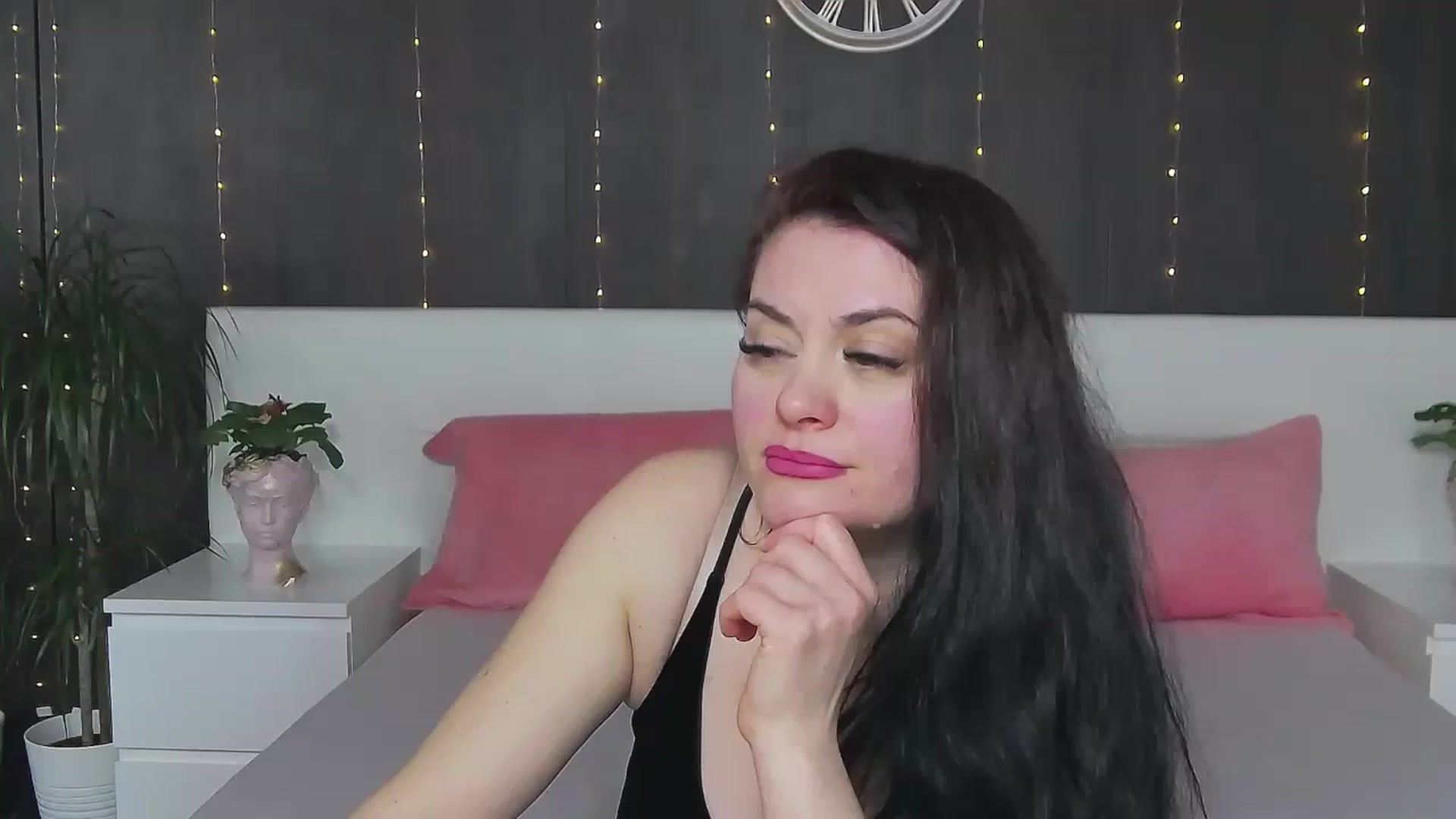 Gallery image thumbnail from ForeverChic's myfreecams stream on, 02/23/2023, 07:31 image 2 of 20