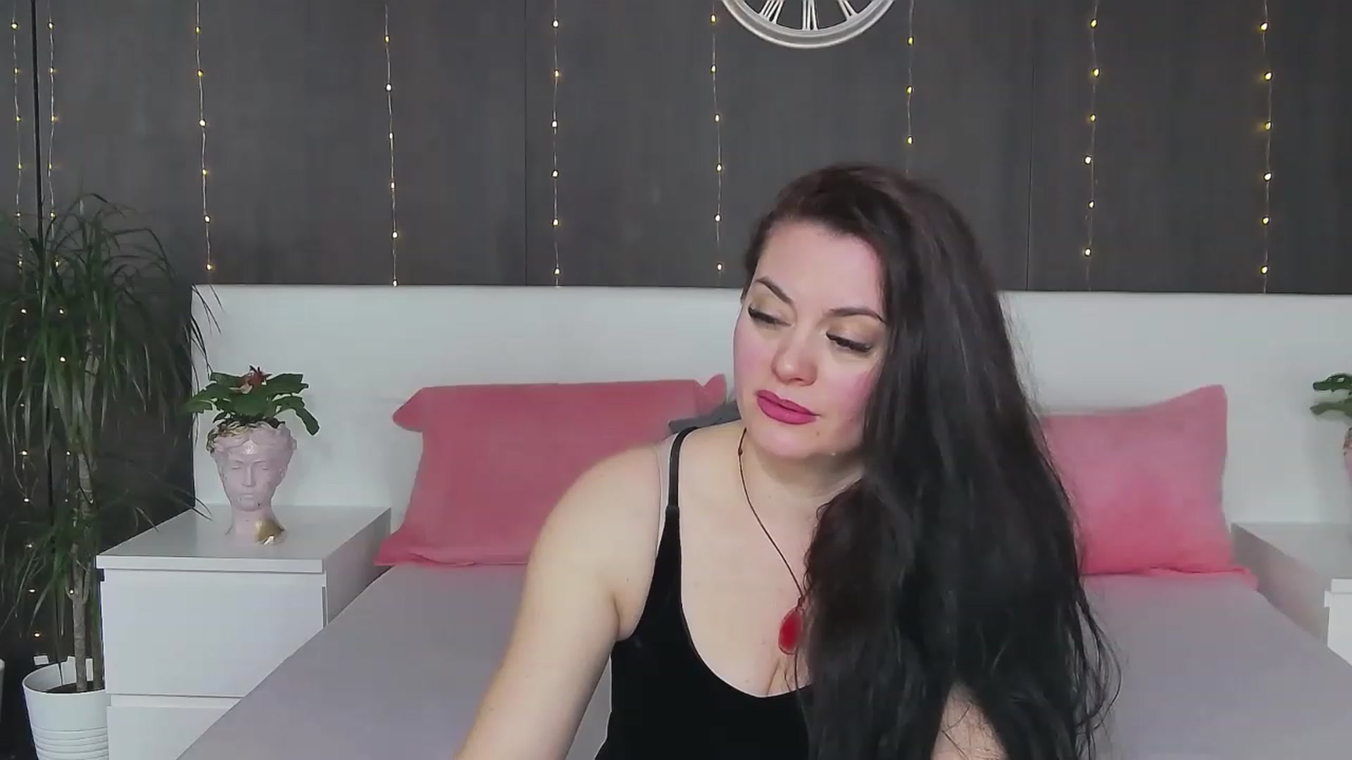 Gallery image thumbnail from ForeverChic's myfreecams stream on, 02/23/2023, 07:31 image 13 of 20