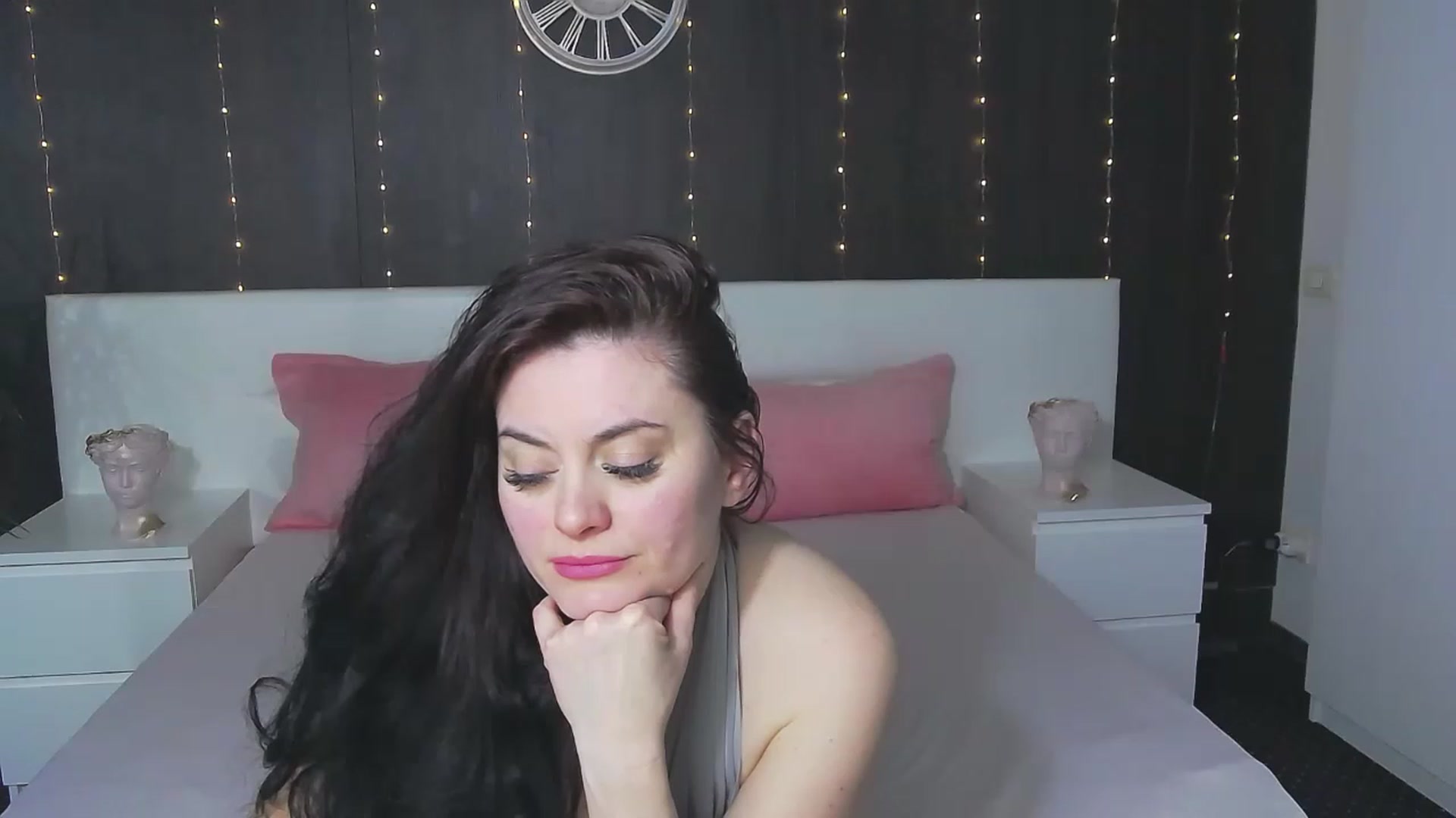 Gallery image thumbnail from ForeverChic's myfreecams stream on, 03/03/2023, 07:26 image 6 of 20