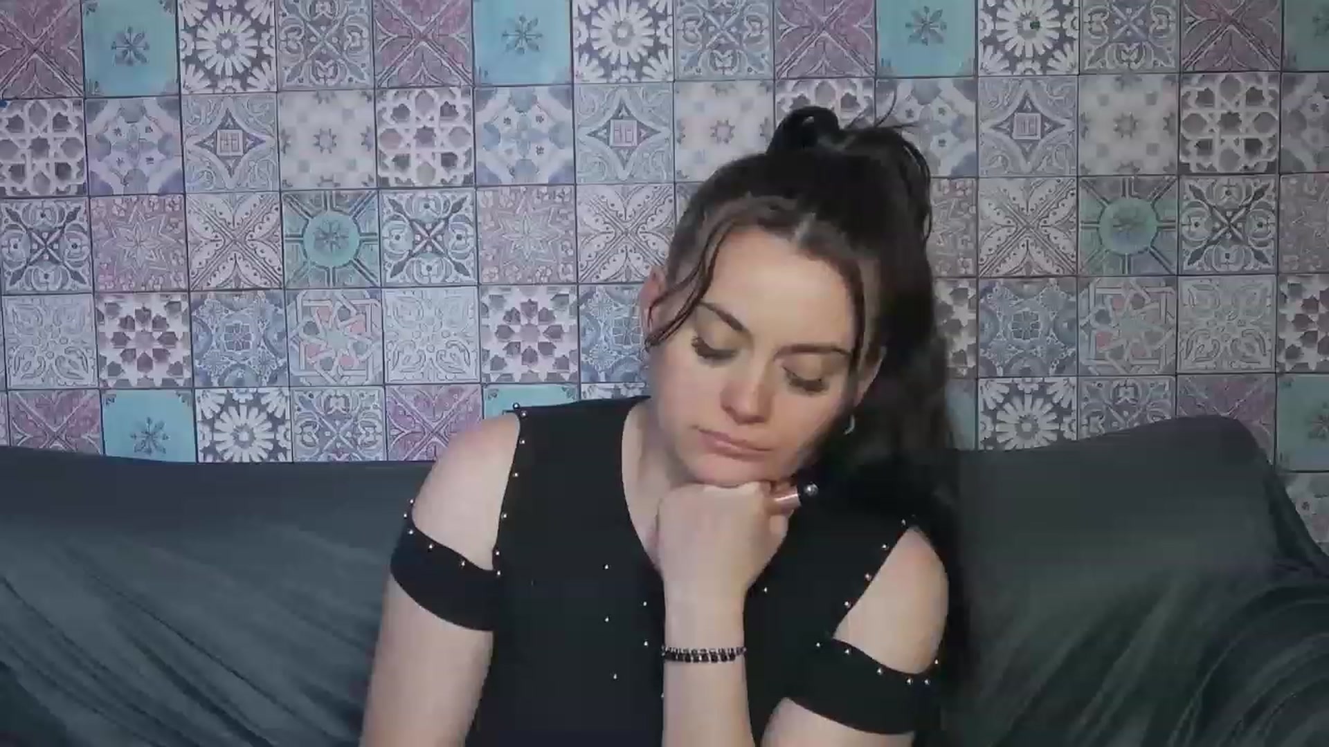 Gallery image thumbnail from ForeverChic's myfreecams stream on, 06/15/2023, 10:11 image 14 of 20